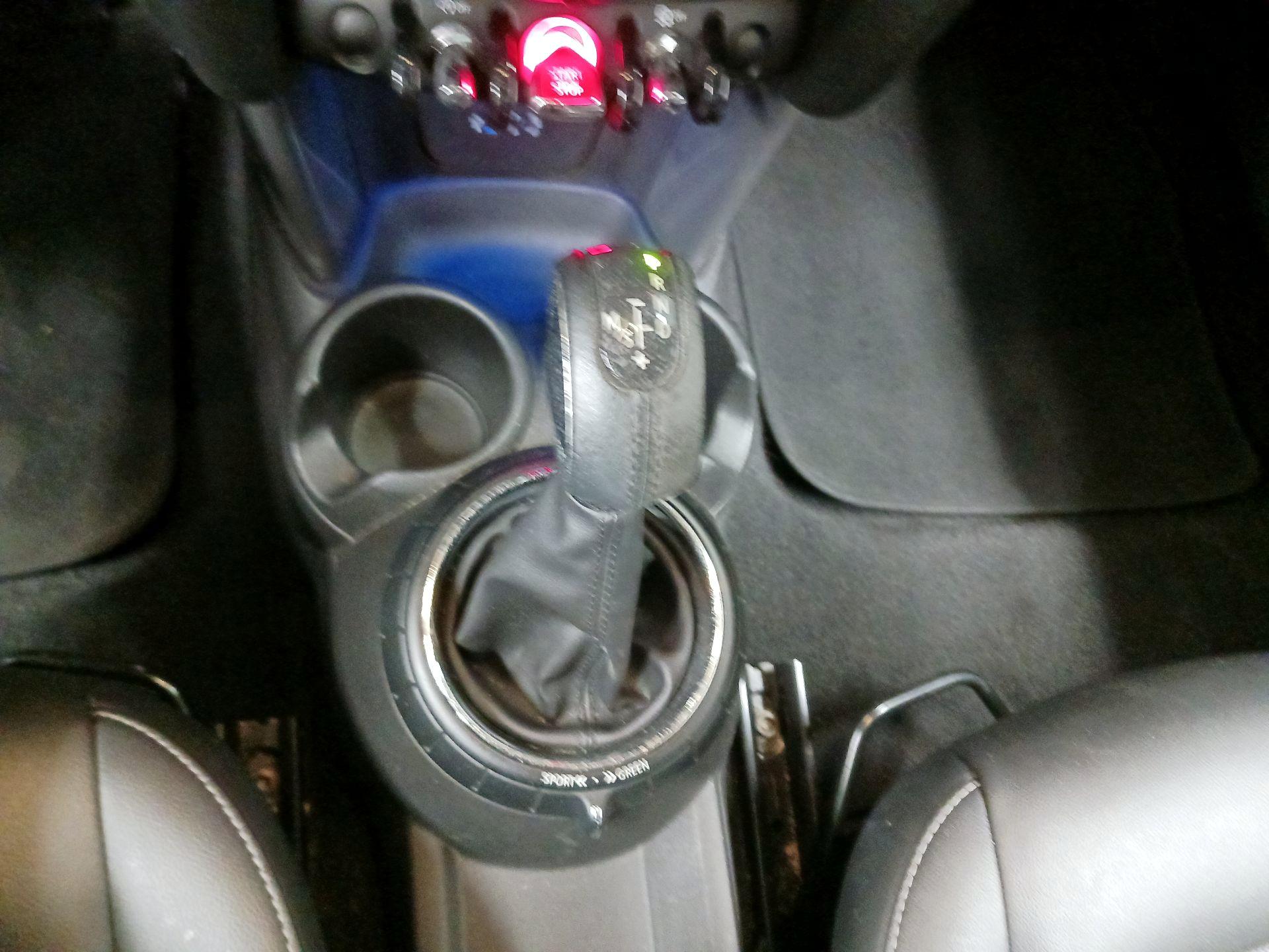 Thumbnail: 2015 MINI Cooper Hardtop - 14