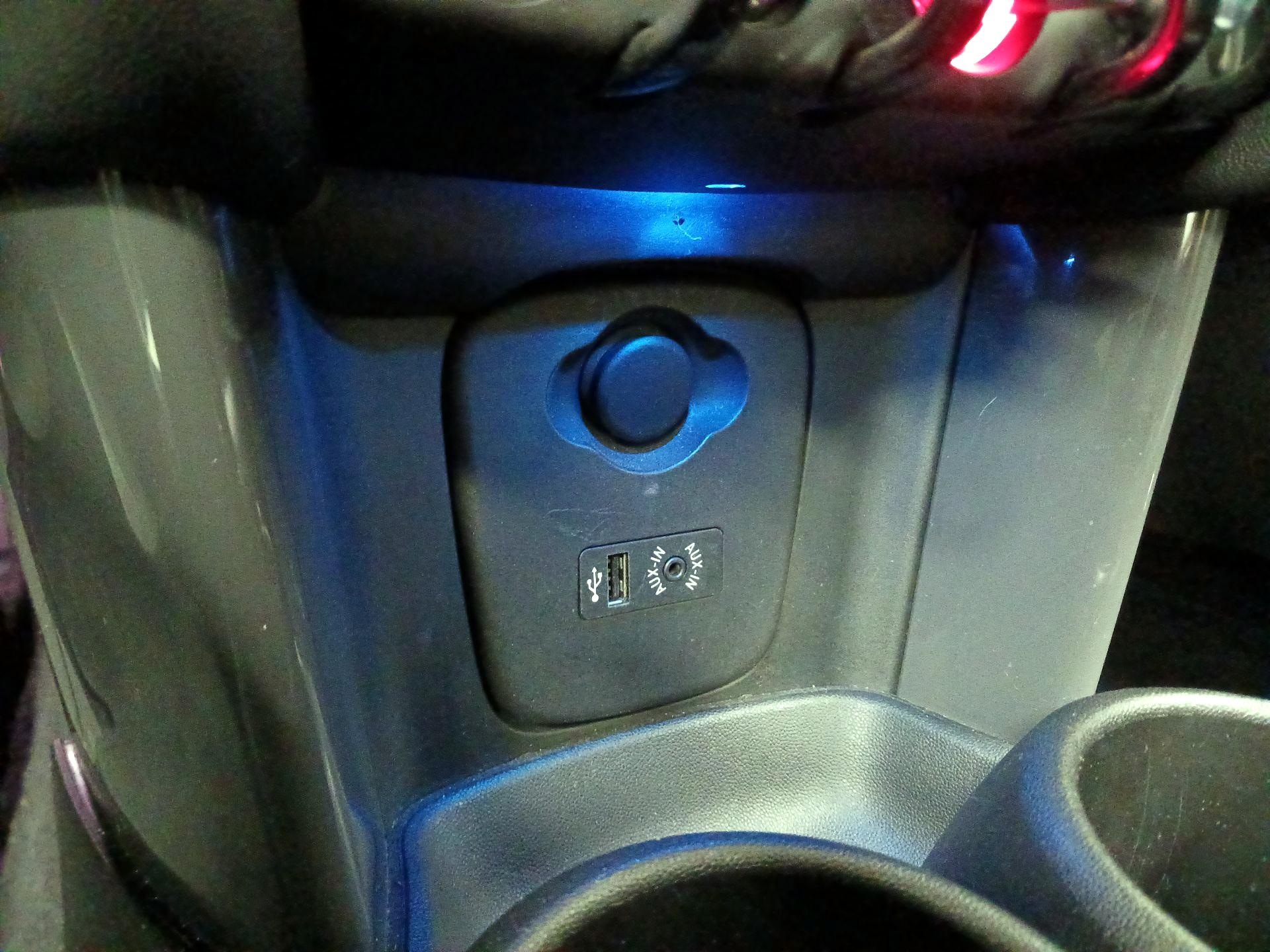 Thumbnail: 2015 MINI Cooper Hardtop - 15