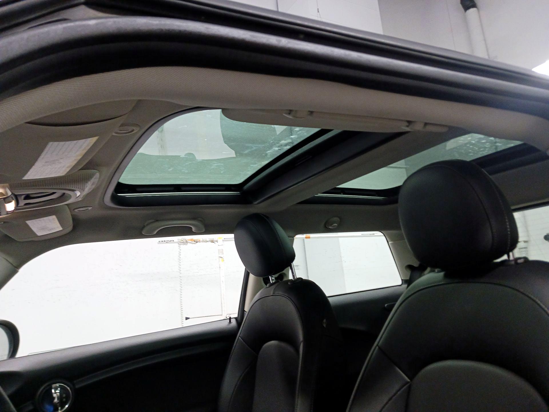 Thumbnail: 2015 MINI Cooper Hardtop - 16