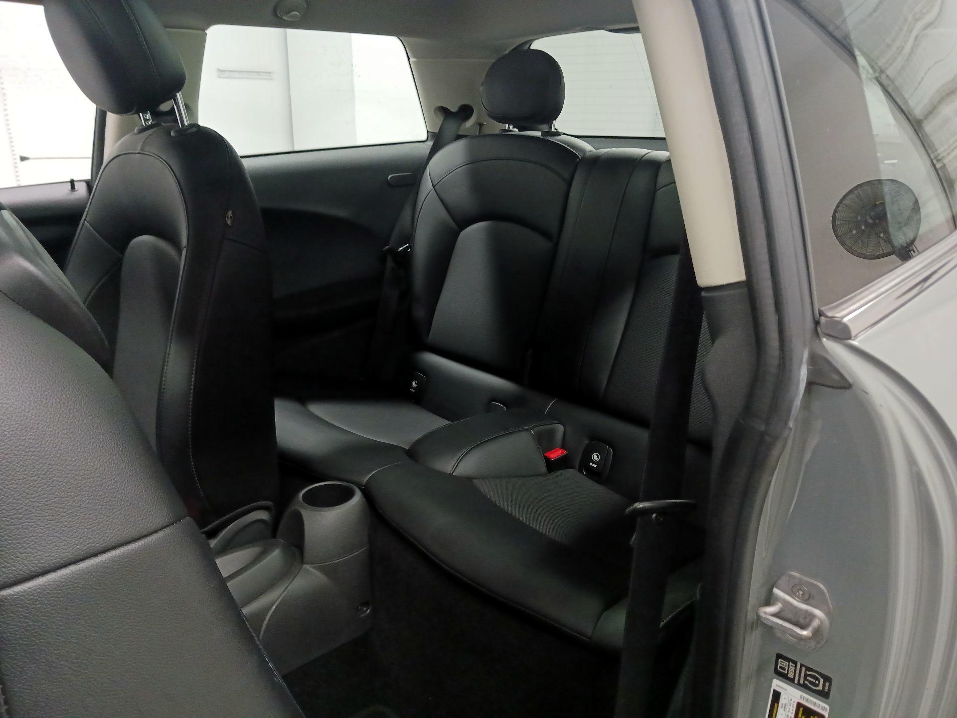 Thumbnail: 2015 MINI Cooper Hardtop - 17