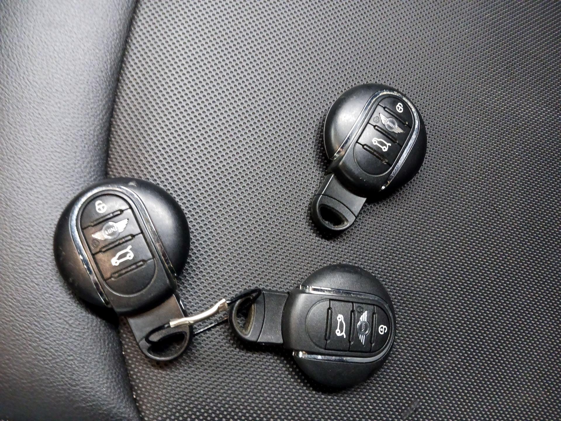 Thumbnail: 2015 MINI Cooper Hardtop - 20