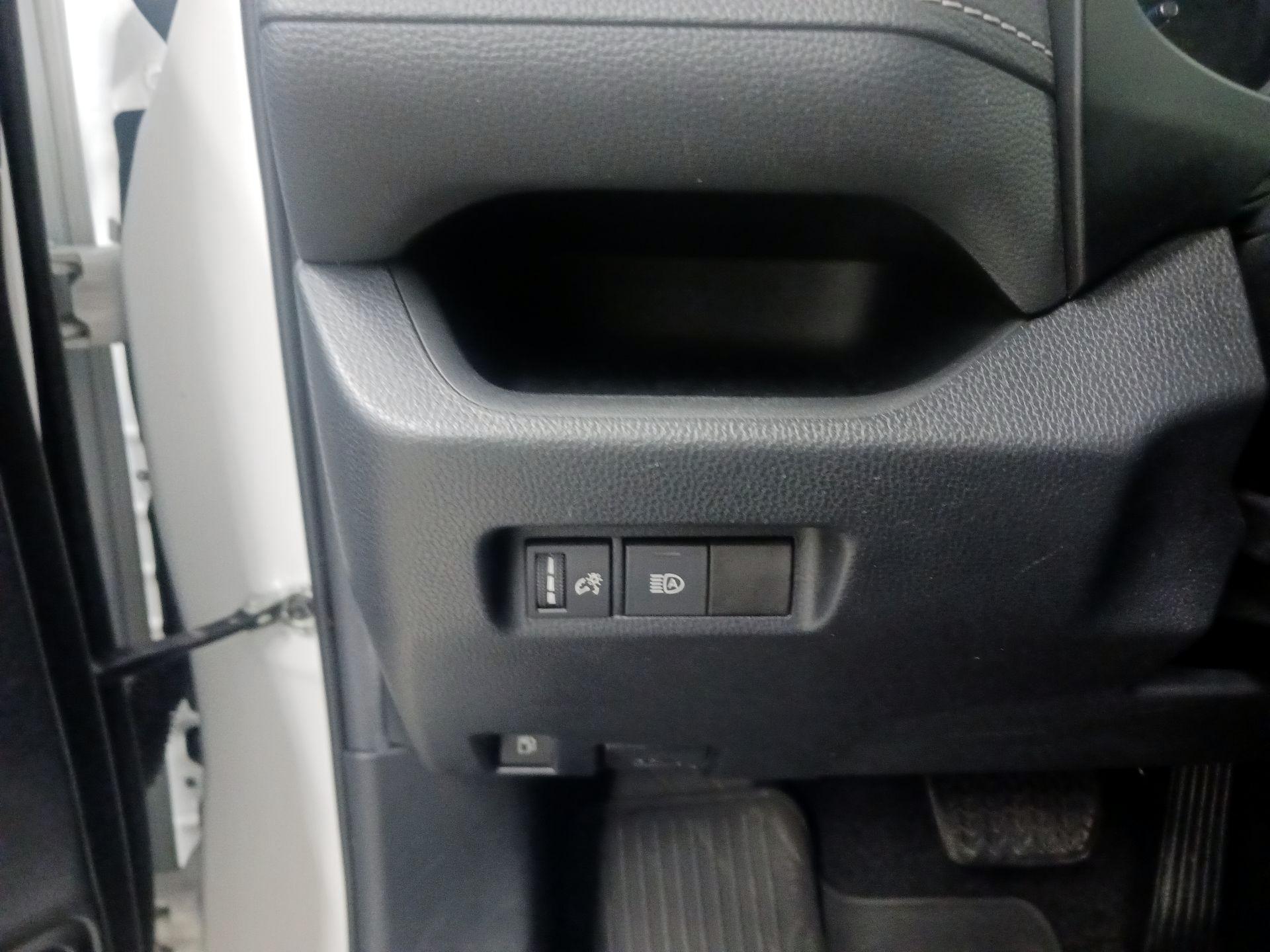 Thumbnail: 2020 Toyota RAV4 - 13