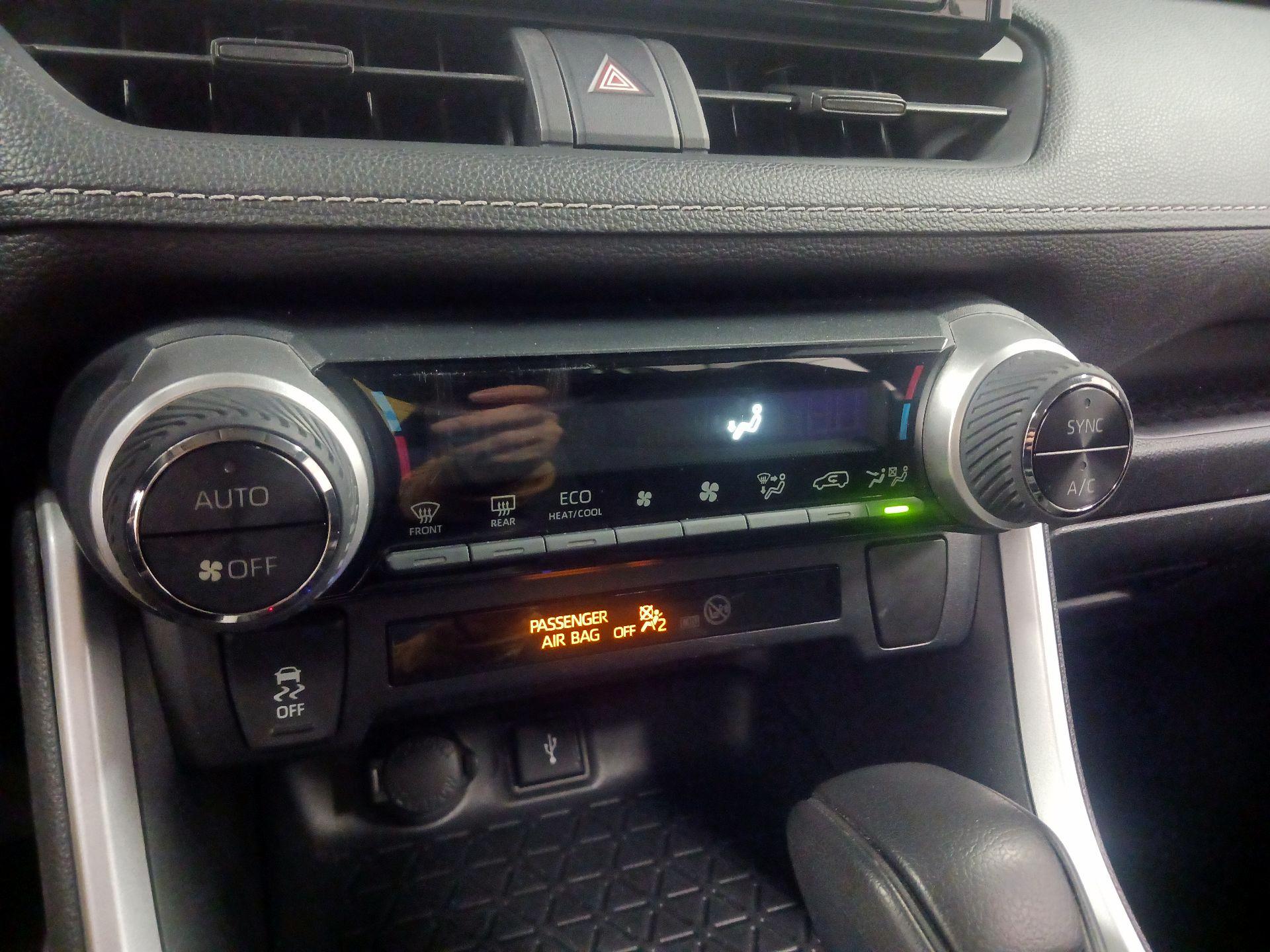 Thumbnail: 2020 Toyota RAV4 - 16