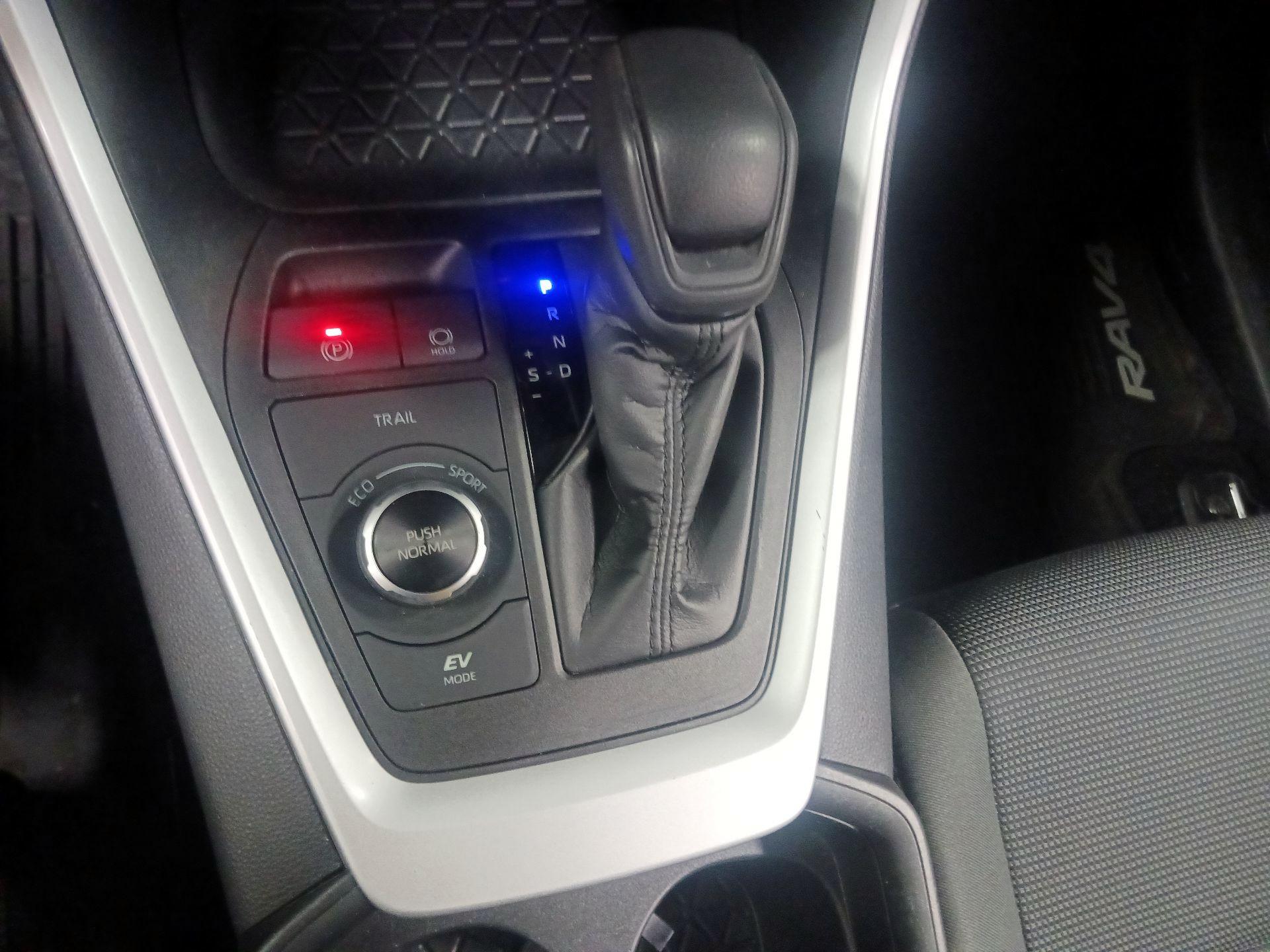 Thumbnail: 2020 Toyota RAV4 - 17