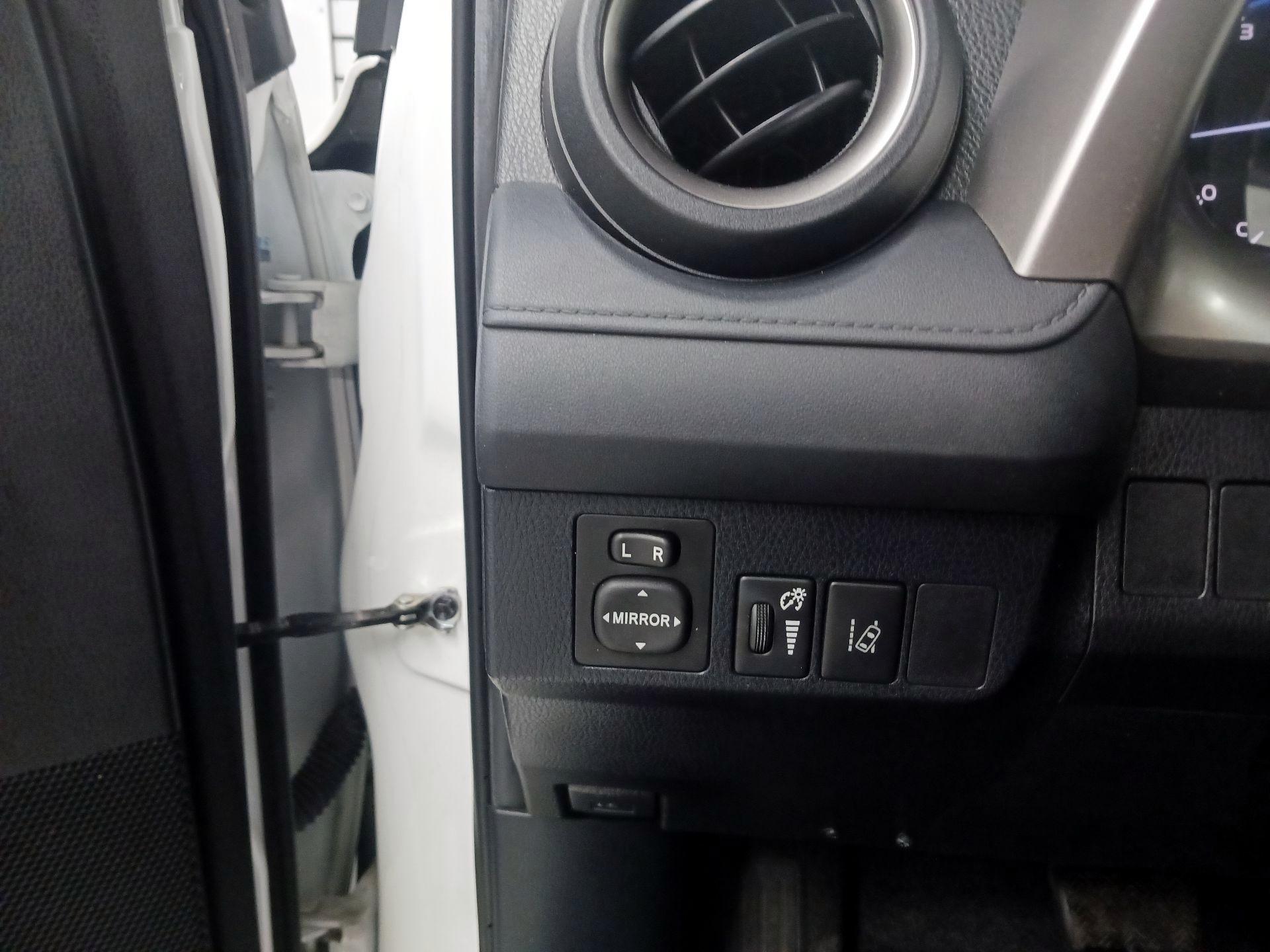 Thumbnail: 2017 Toyota RAV4 - 11