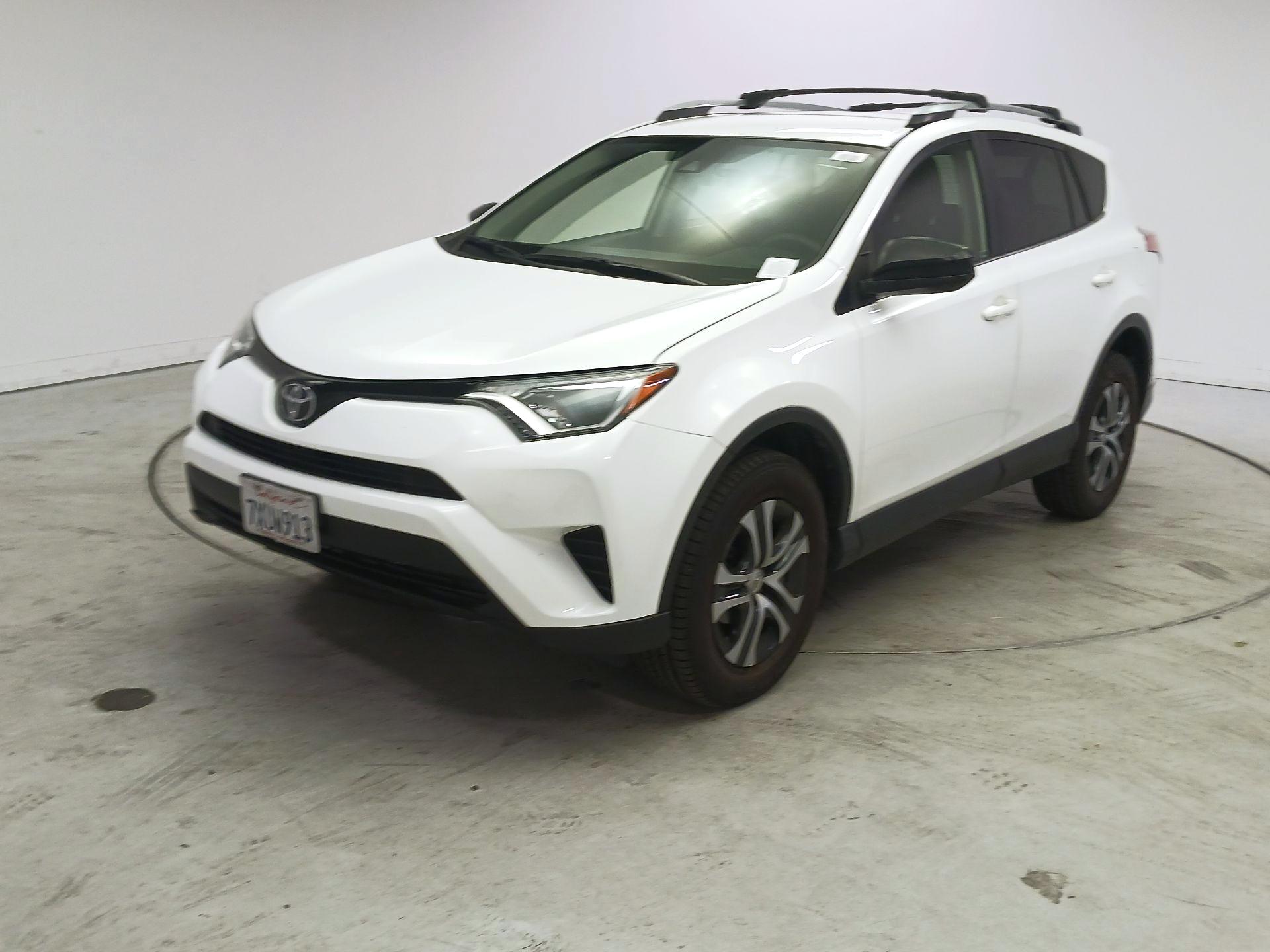 Thumbnail: 2017 Toyota RAV4 - 3