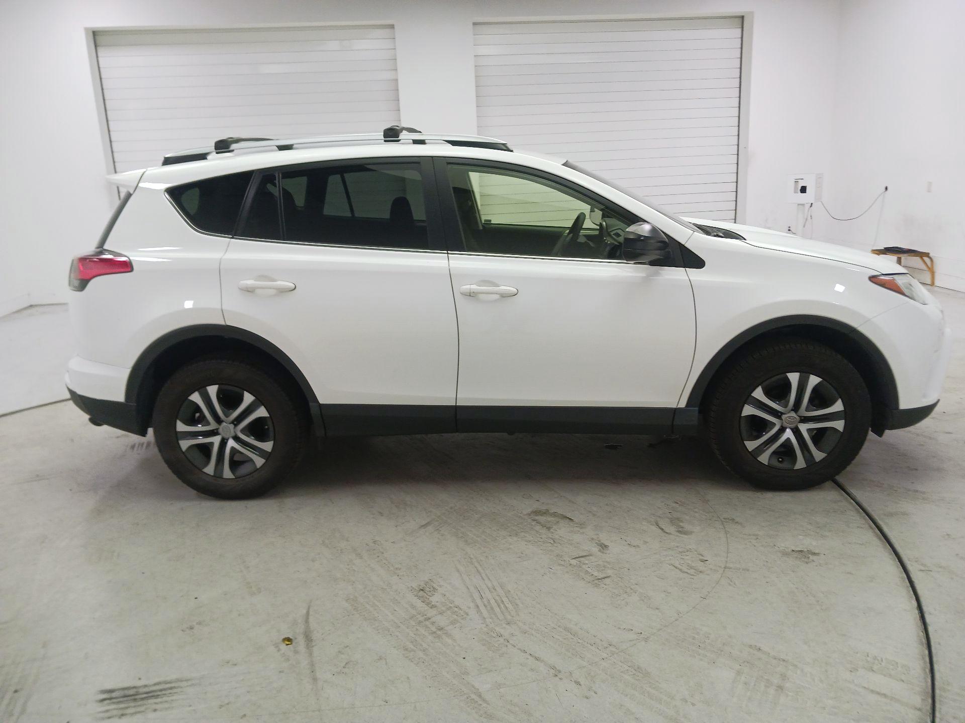 Thumbnail: 2017 Toyota RAV4 - 4