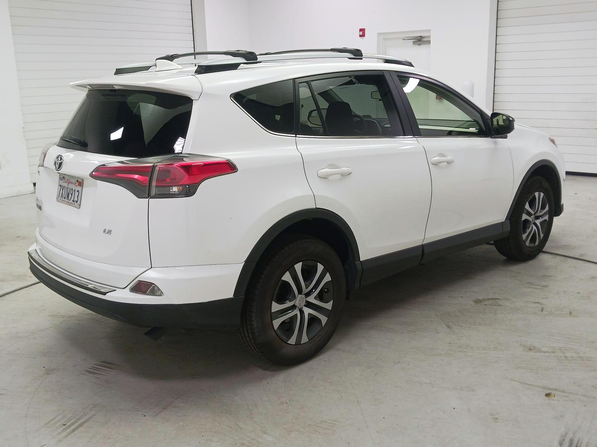 Thumbnail: 2017 Toyota RAV4 - 5