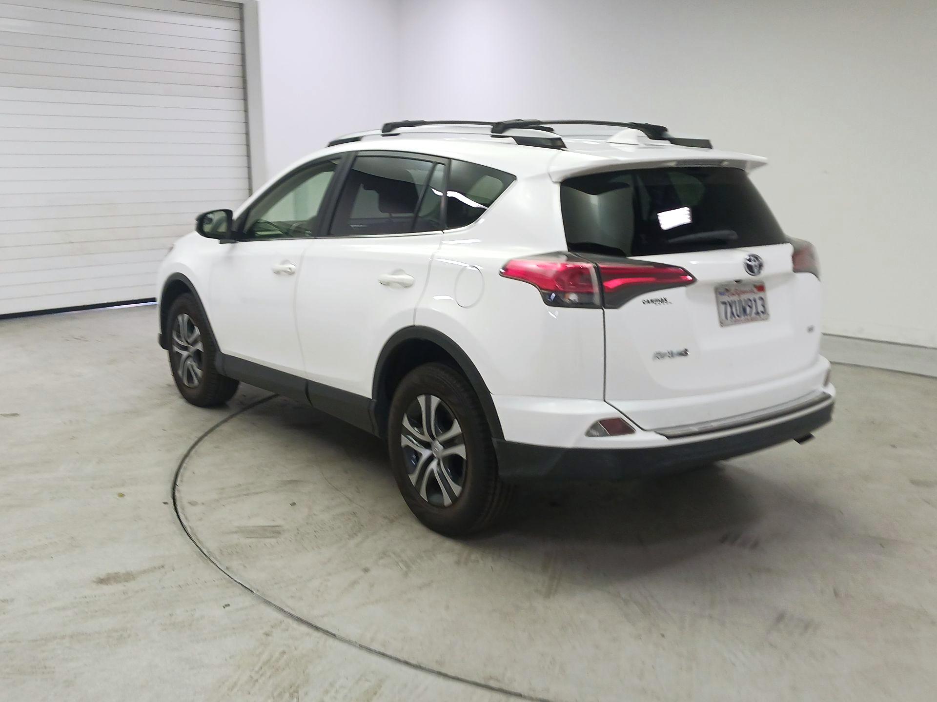 Thumbnail: 2017 Toyota RAV4 - 7