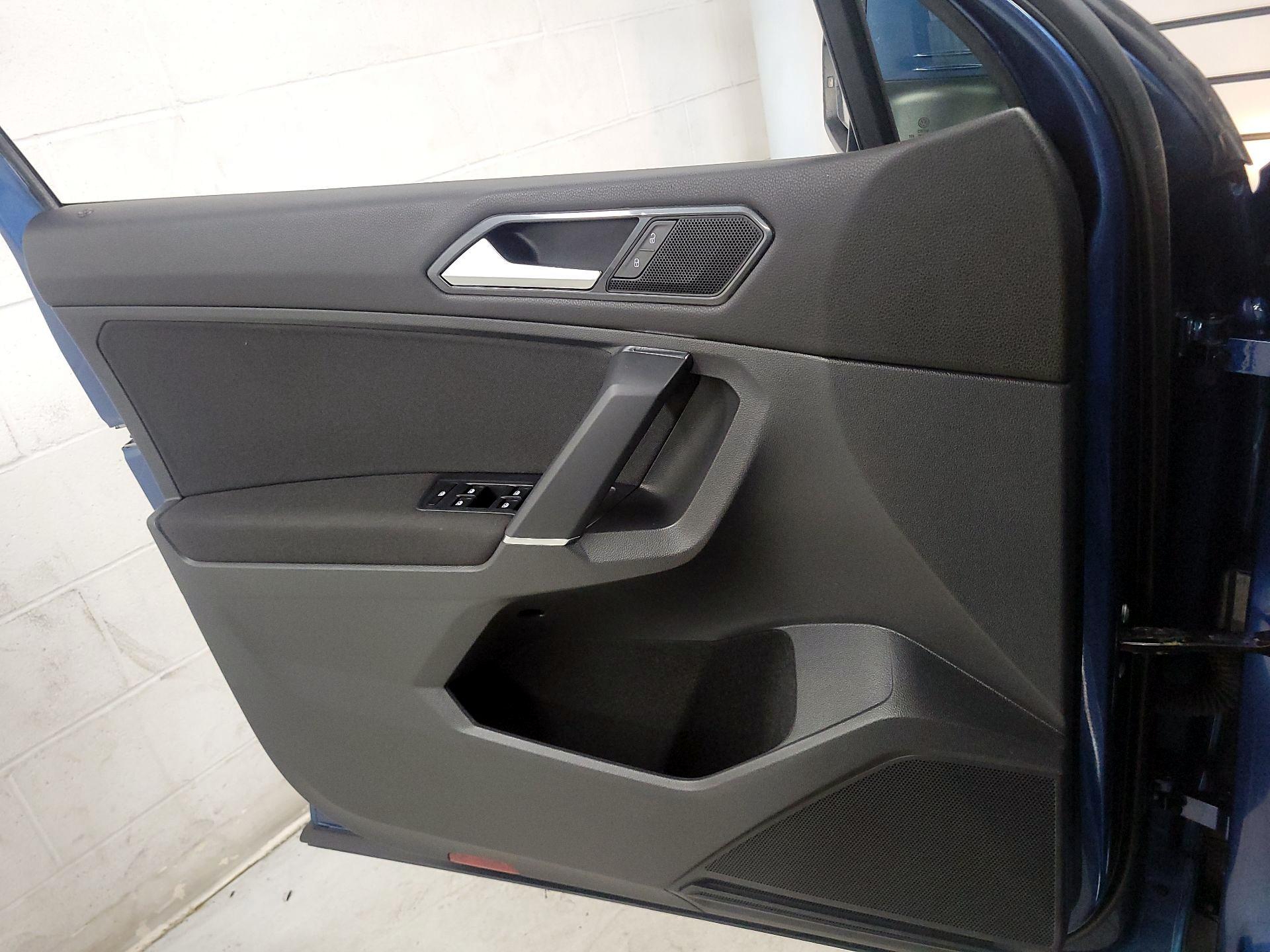 Thumbnail: 2018 Volkswagen Tiguan - 10