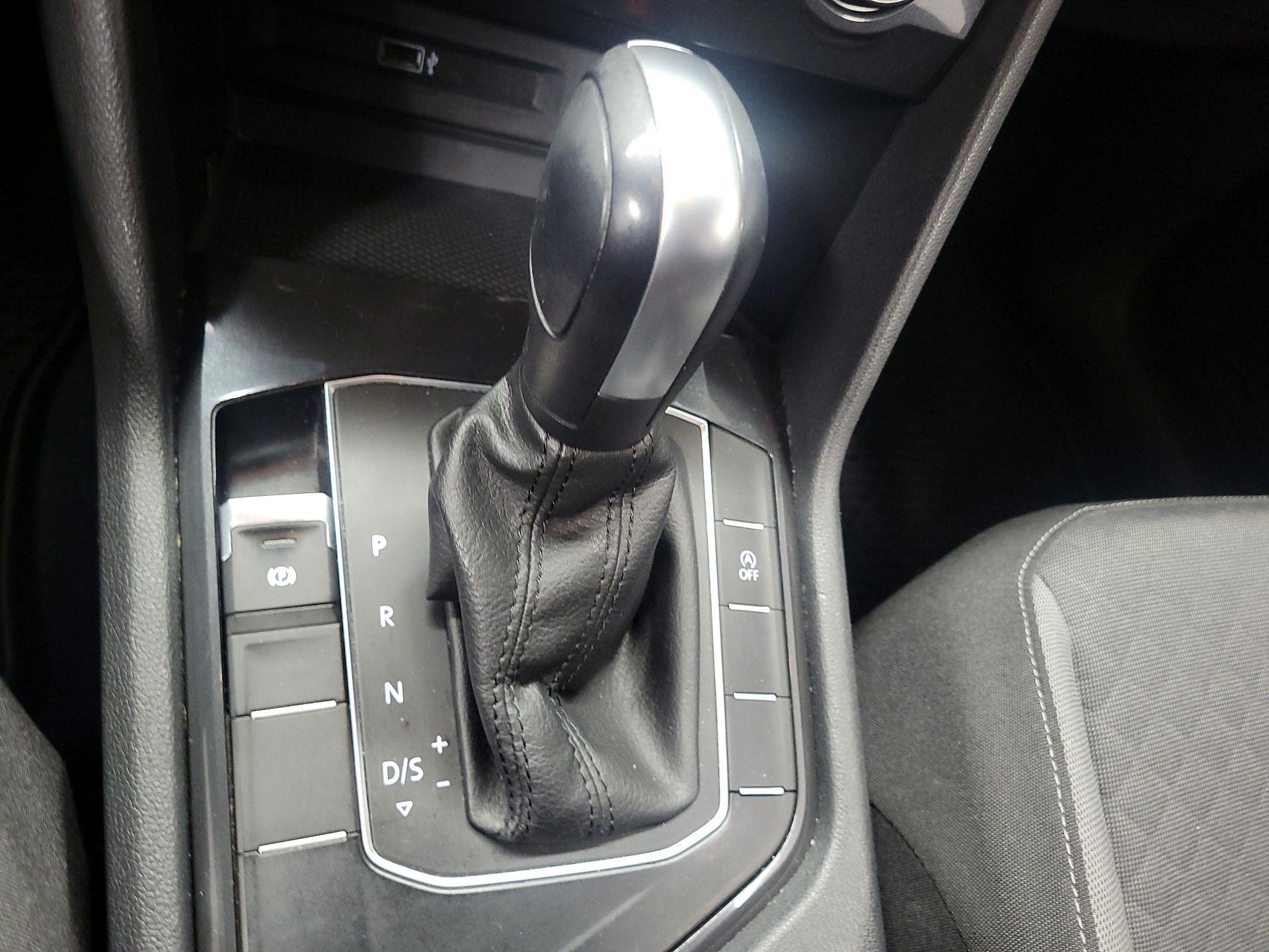 Thumbnail: 2018 Volkswagen Tiguan - 14