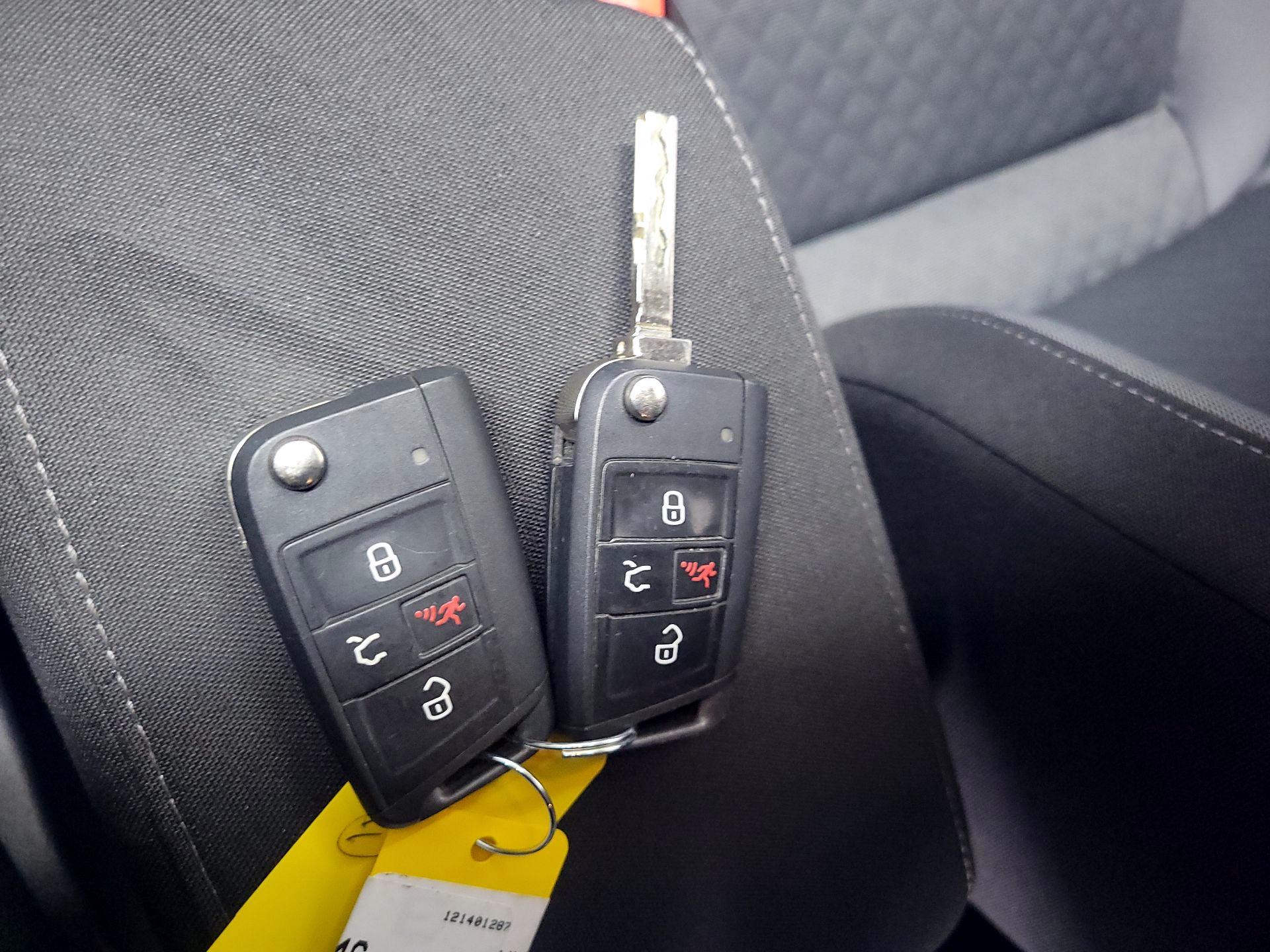 Thumbnail: 2018 Volkswagen Tiguan - 18