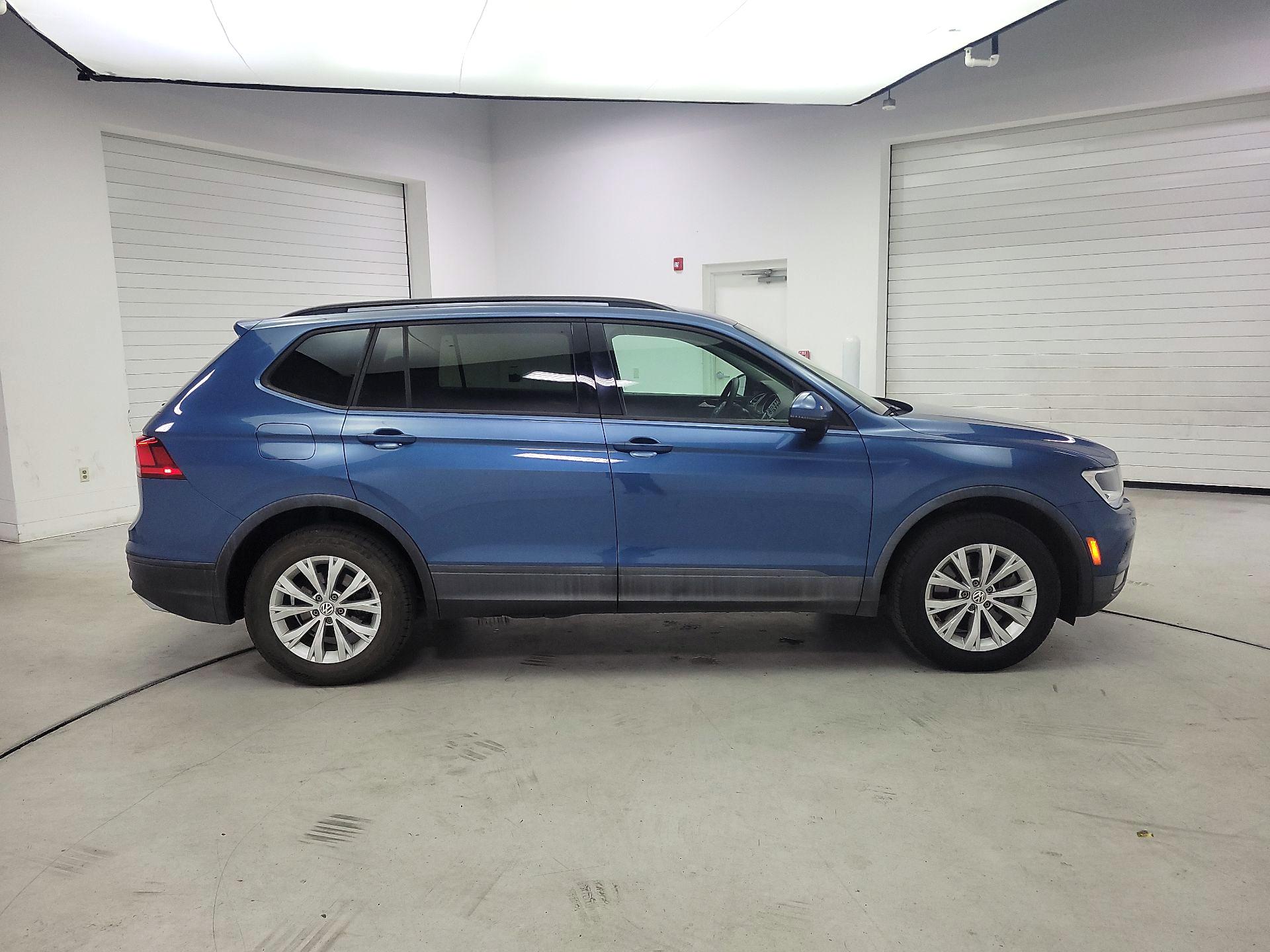 Thumbnail: 2018 Volkswagen Tiguan - 4