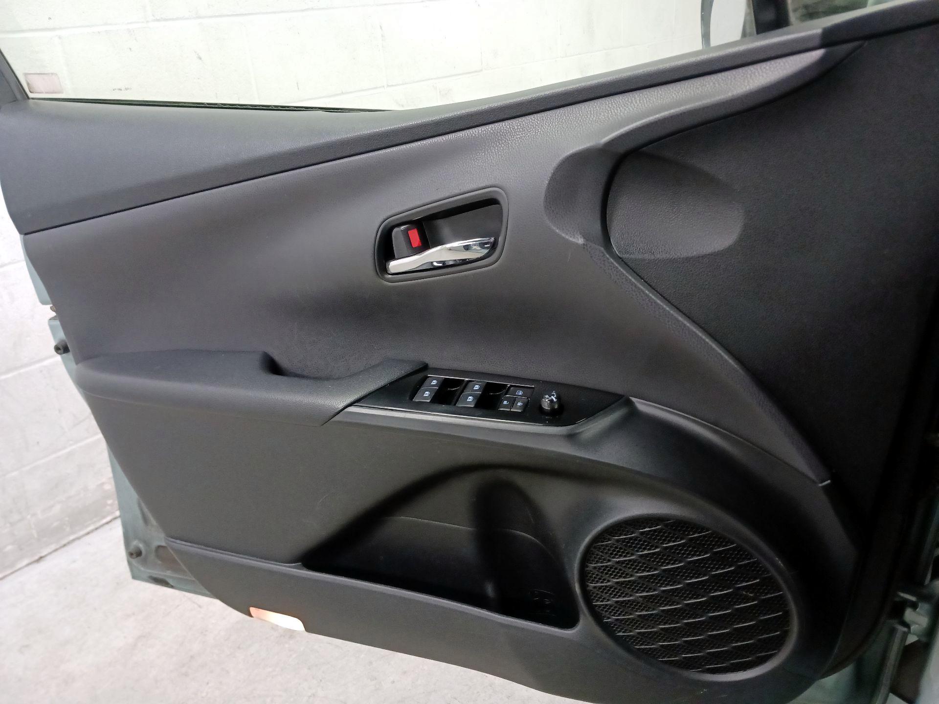 Thumbnail: 2017 Toyota Prius - 12