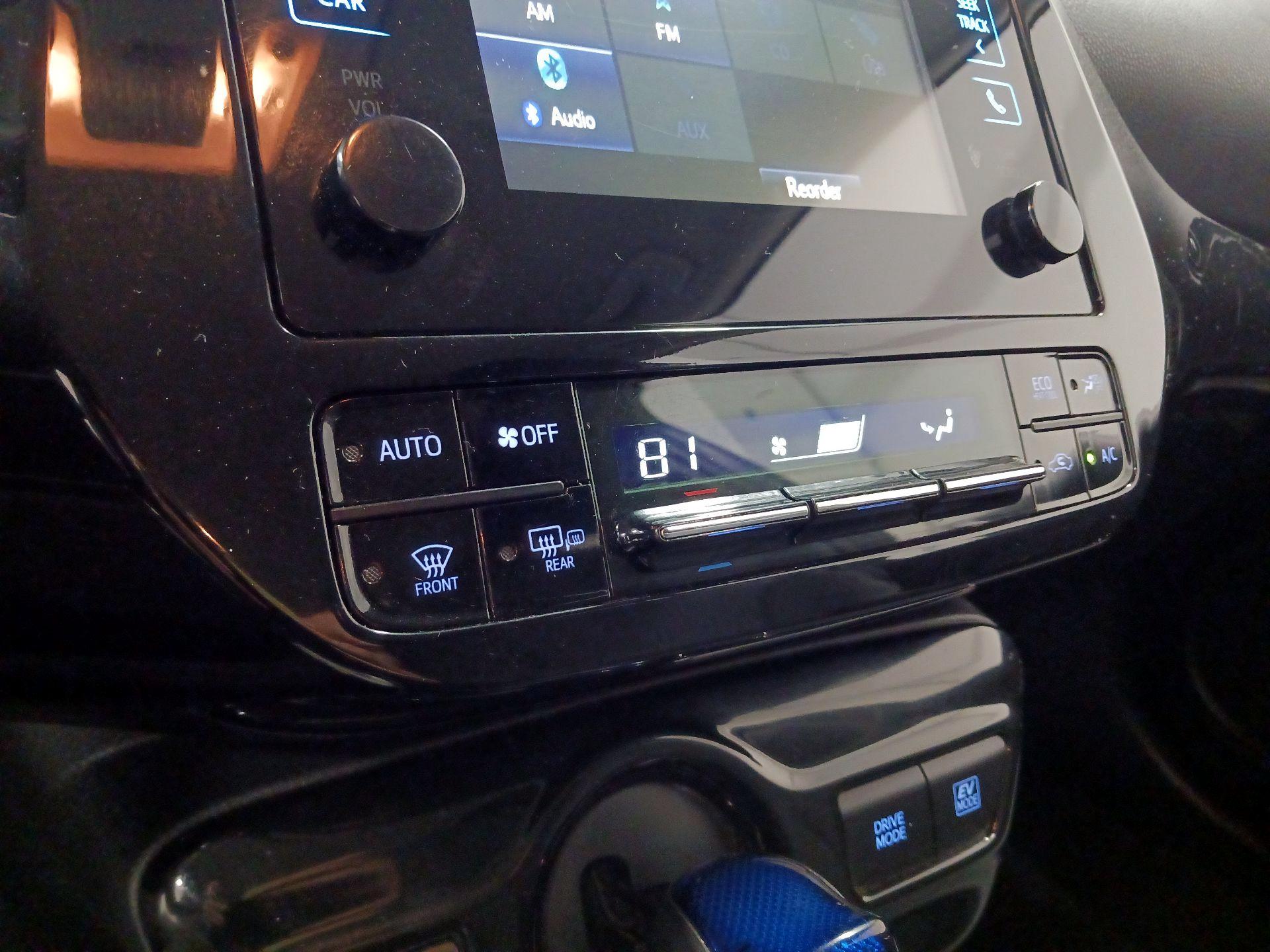 Thumbnail: 2017 Toyota Prius - 15