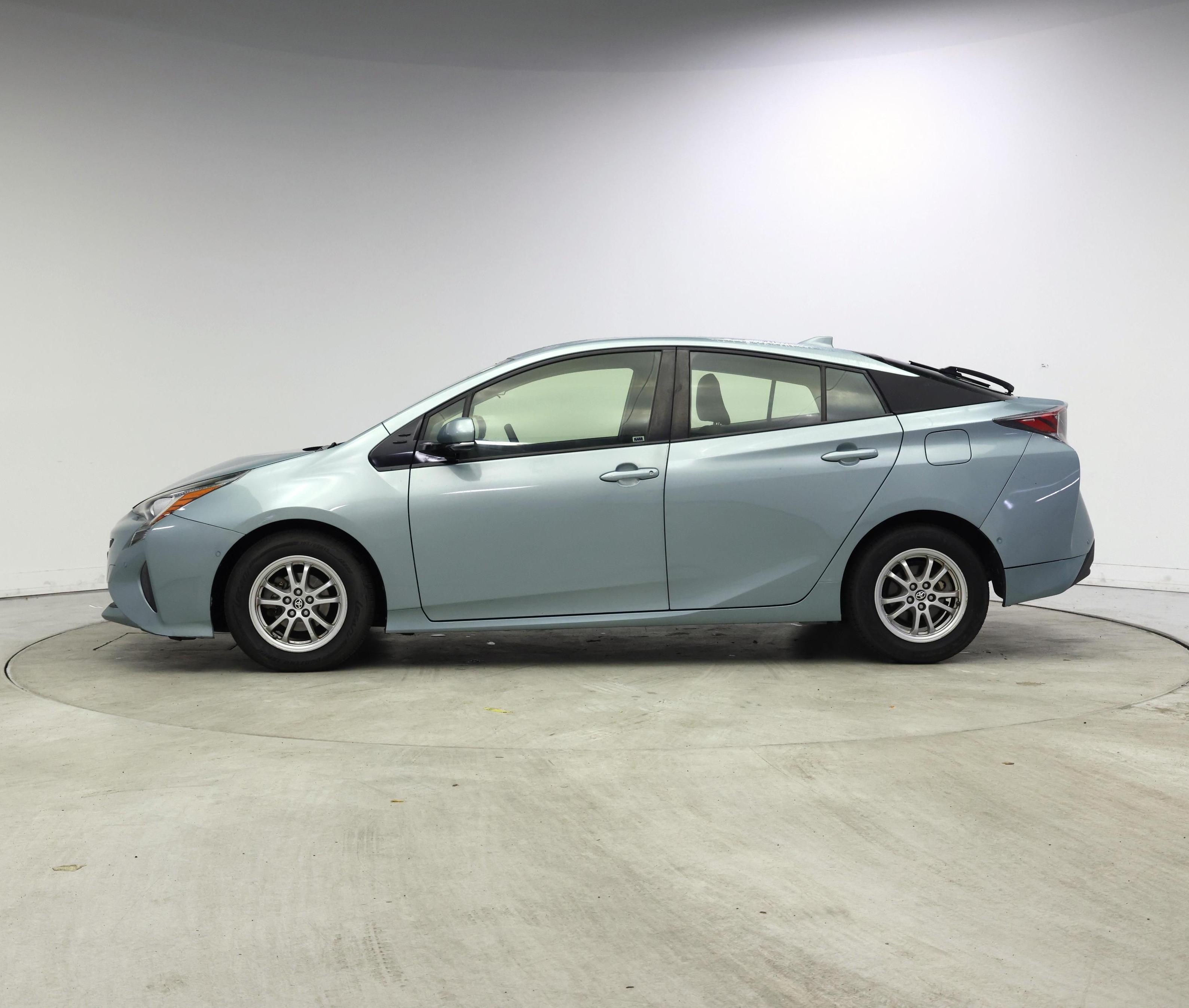 Thumbnail: 2017 Toyota Prius - 3