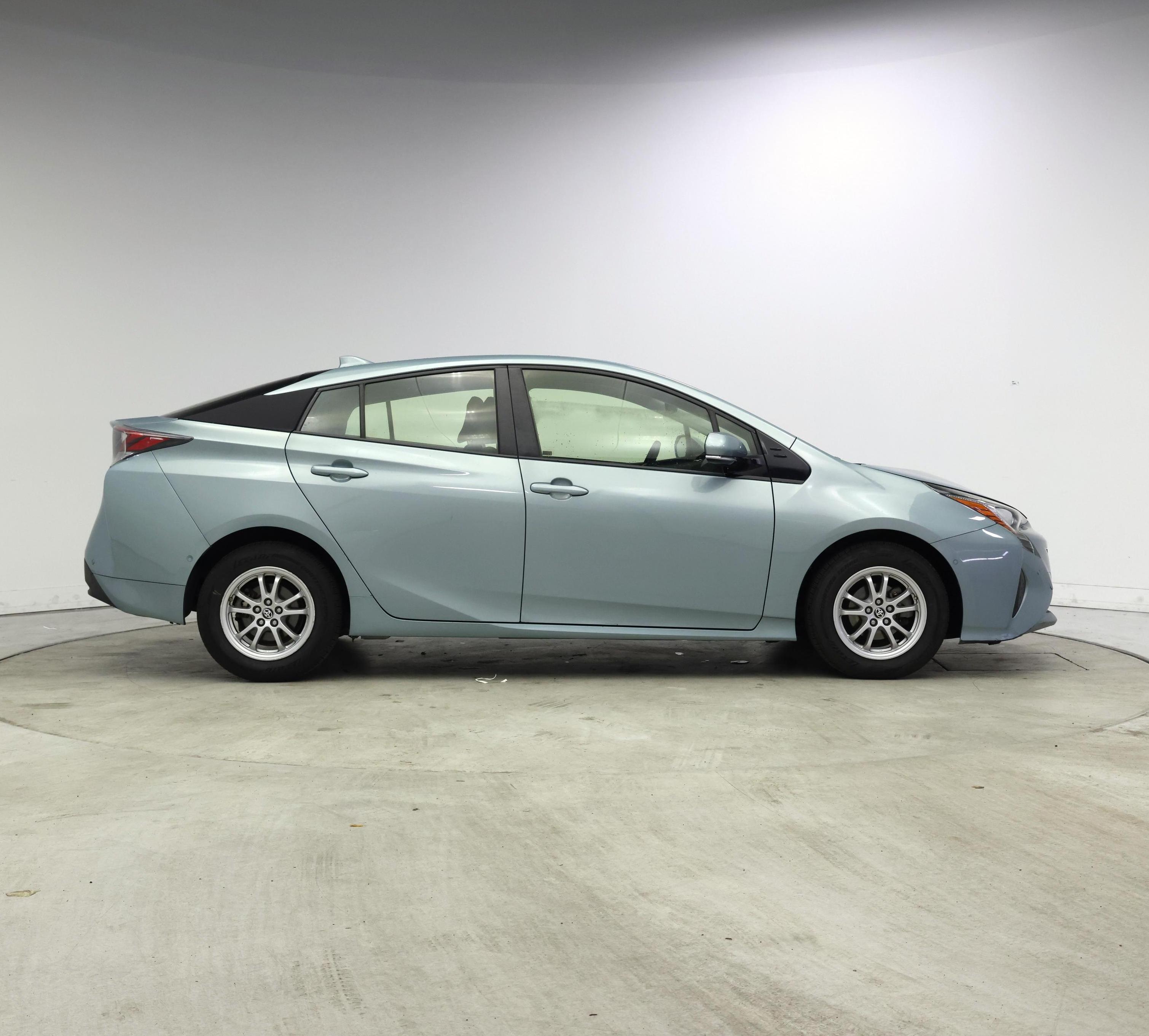 Thumbnail: 2017 Toyota Prius - 7