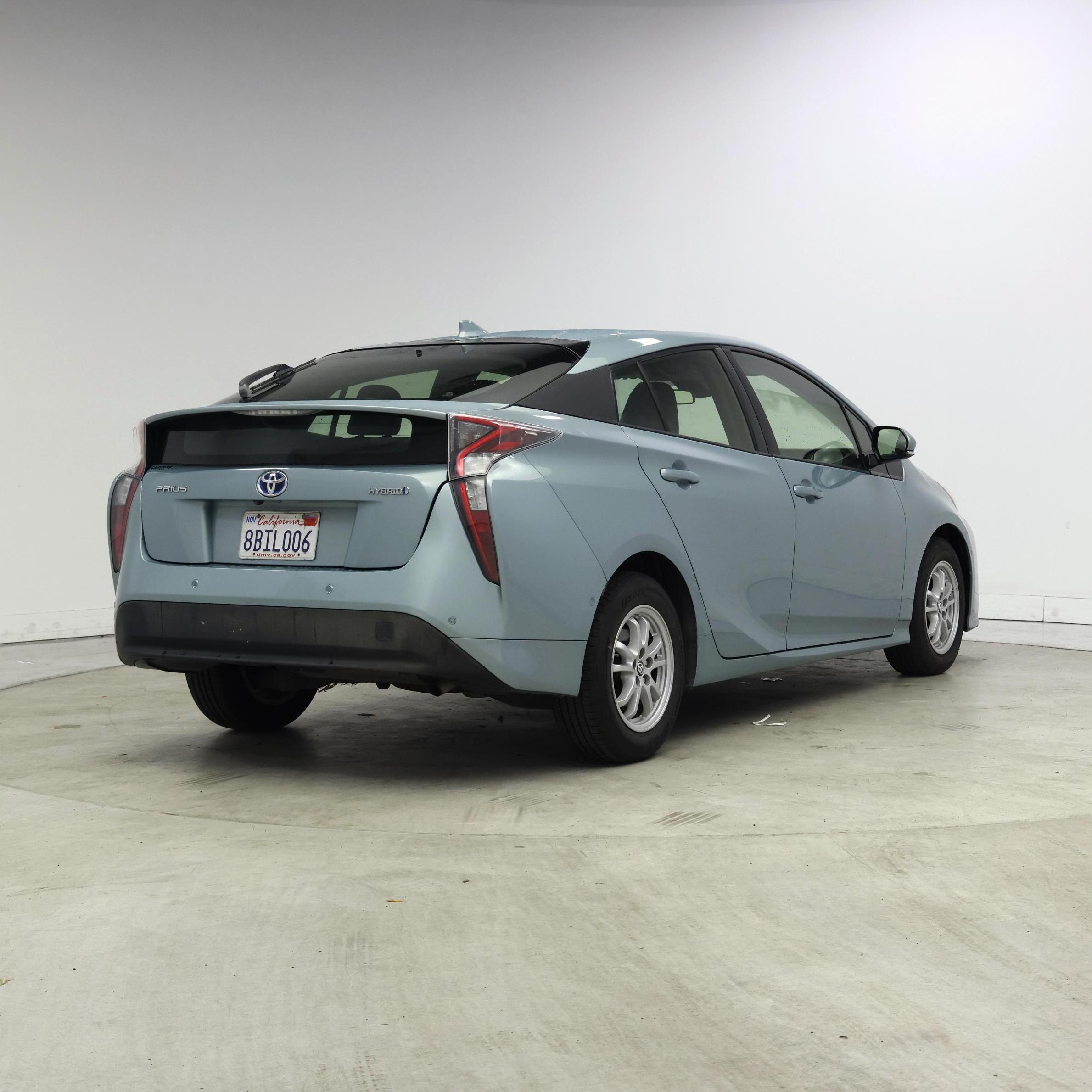 Thumbnail: 2017 Toyota Prius - 8