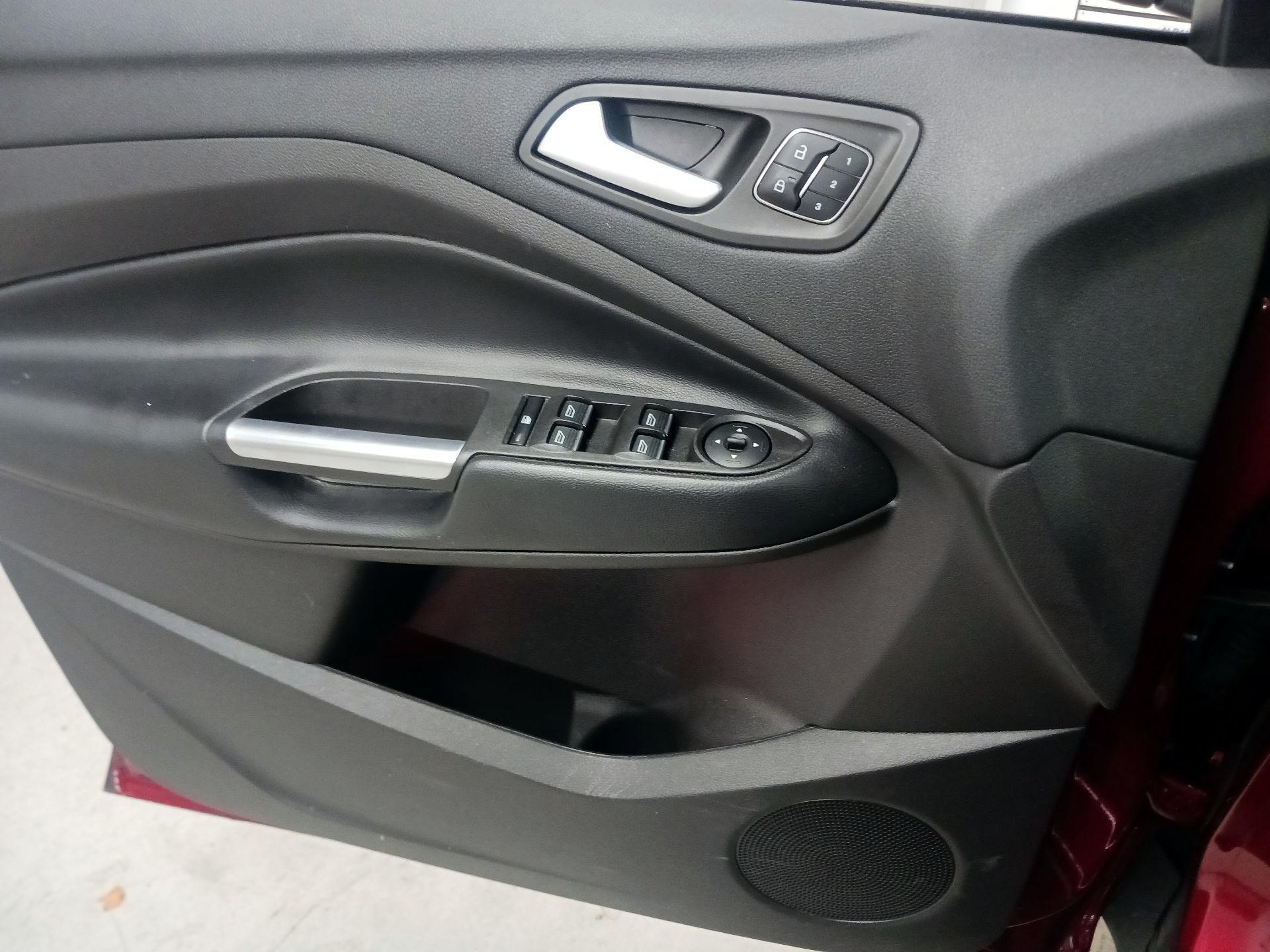 Thumbnail: 2019 Ford Escape - 10