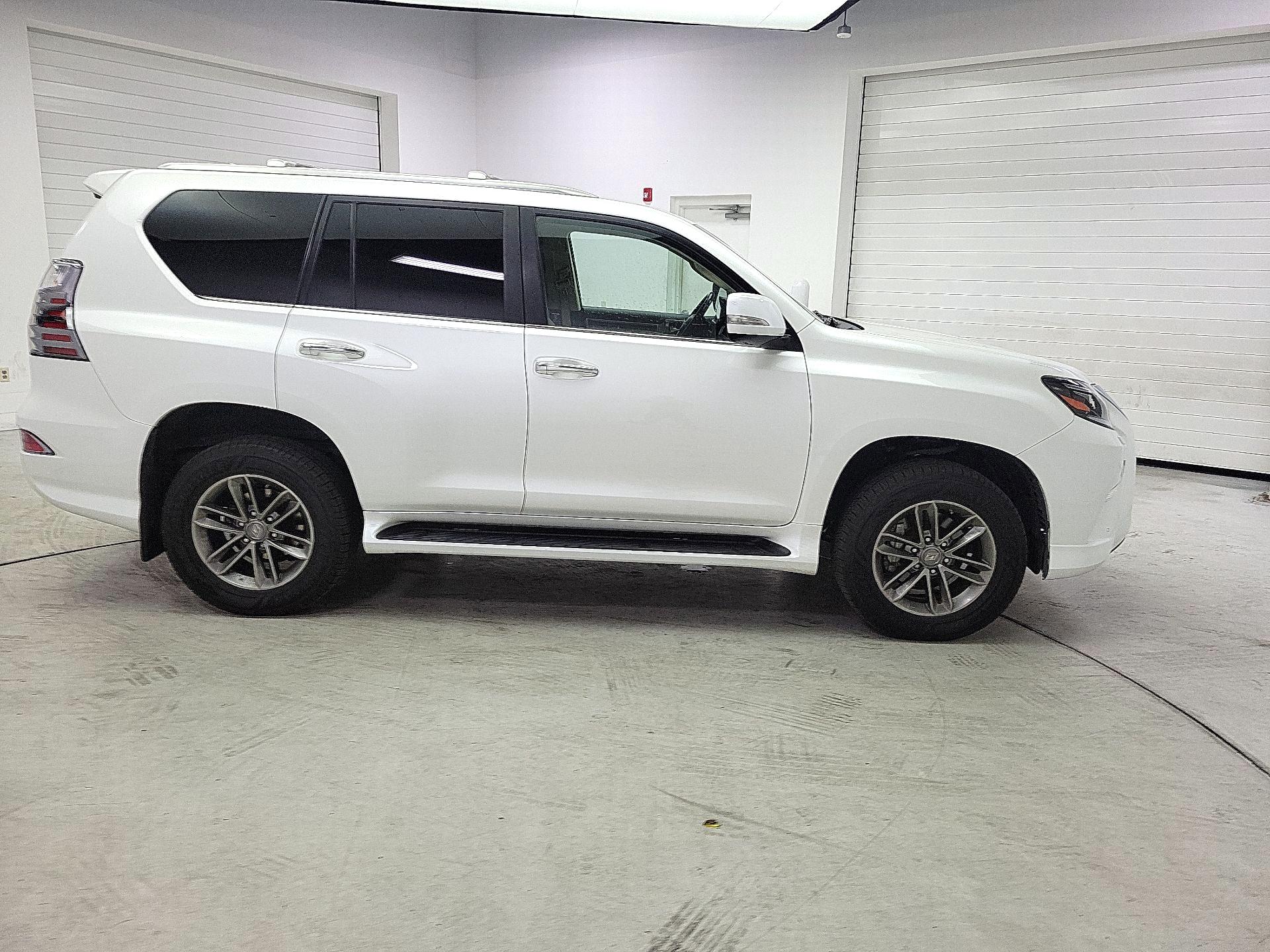 Thumbnail: 2022 Lexus GX - 4