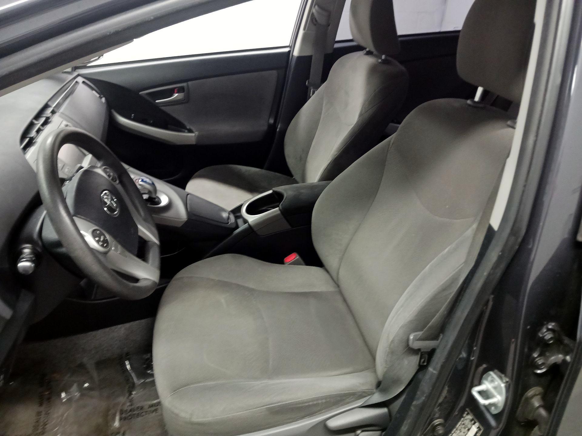 Thumbnail: 2015 Toyota Prius - 9