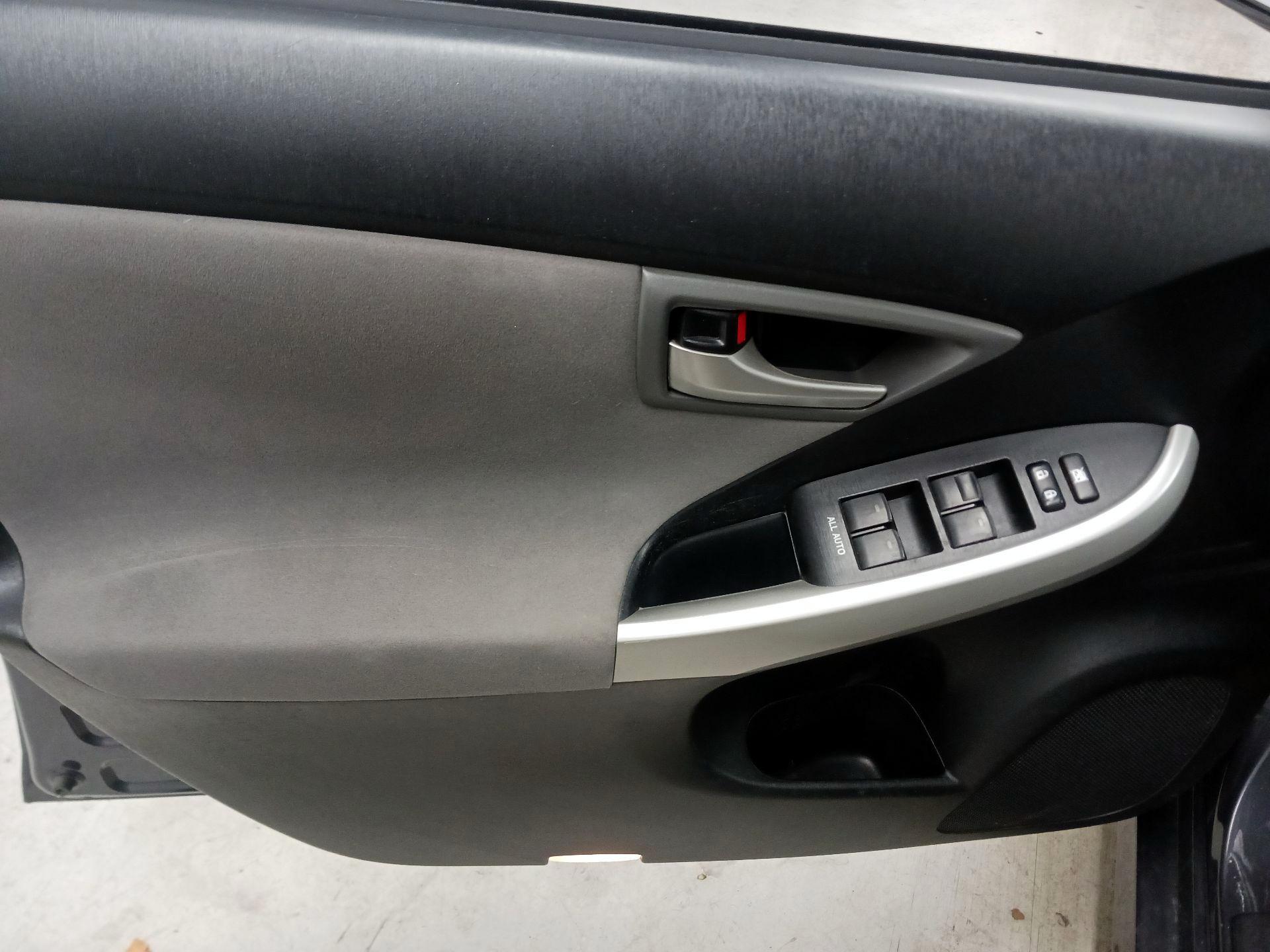 Thumbnail: 2015 Toyota Prius - 10