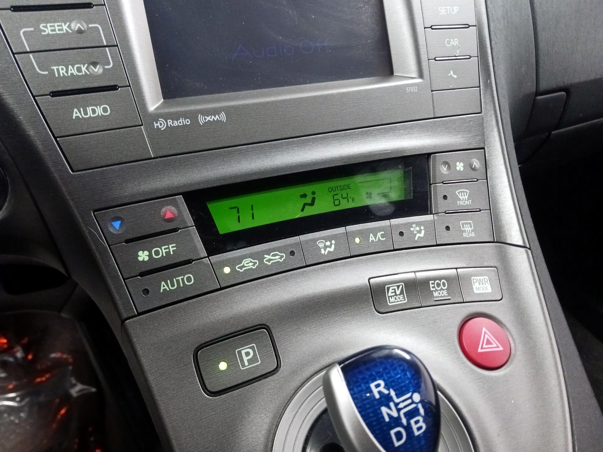 Thumbnail: 2015 Toyota Prius - 12