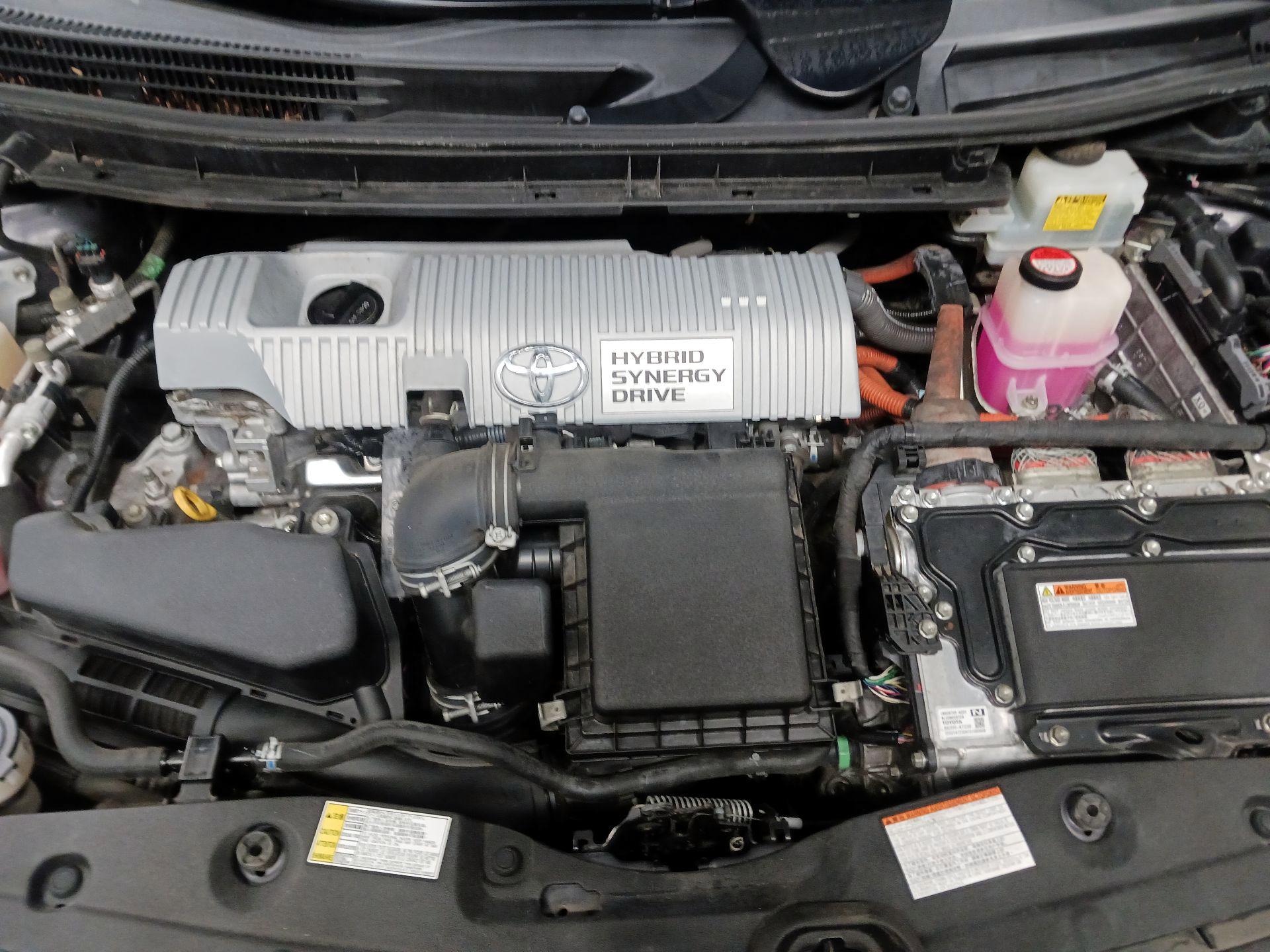 Thumbnail: 2015 Toyota Prius - 15