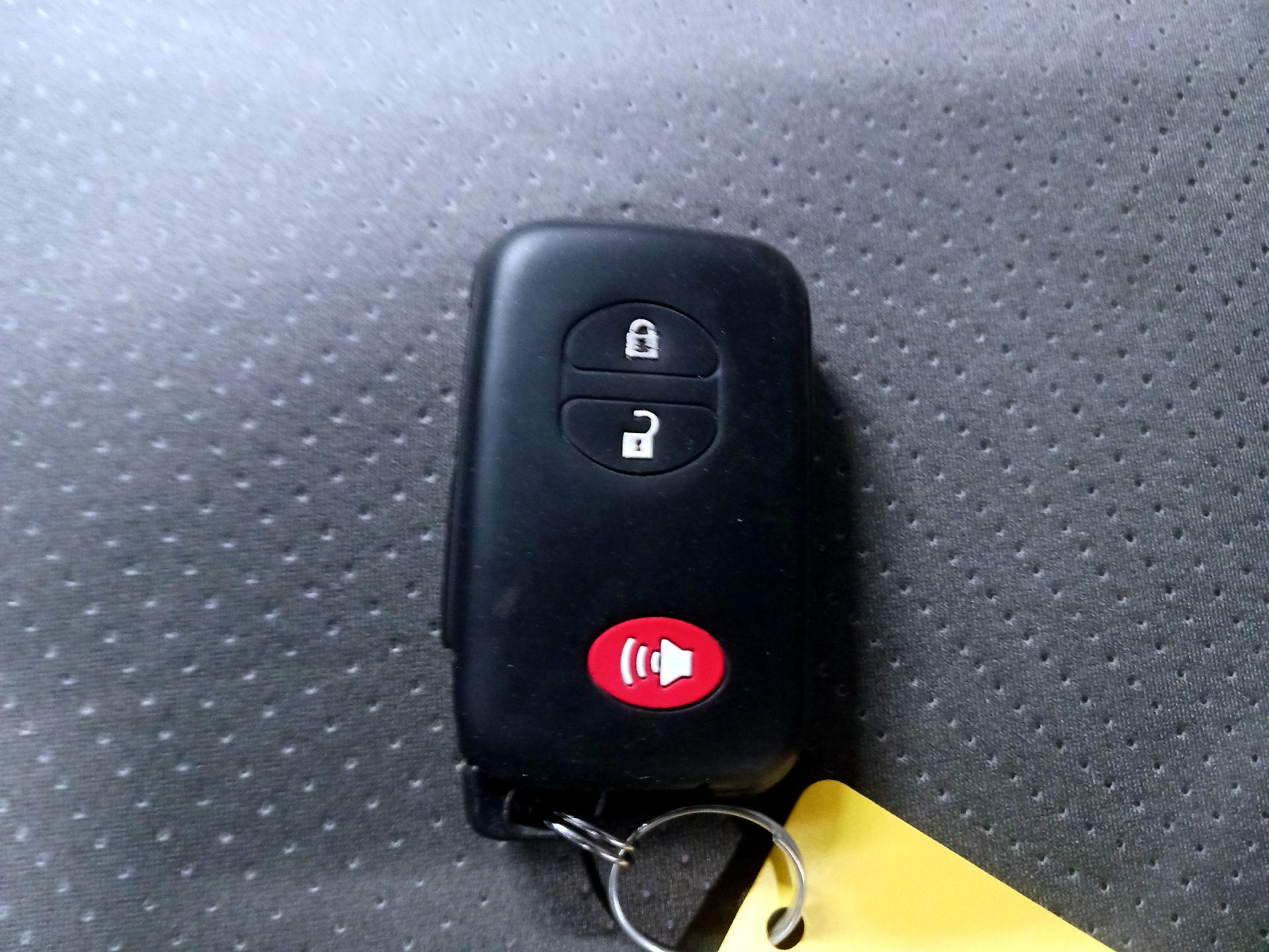 Thumbnail: 2015 Toyota Prius - 16