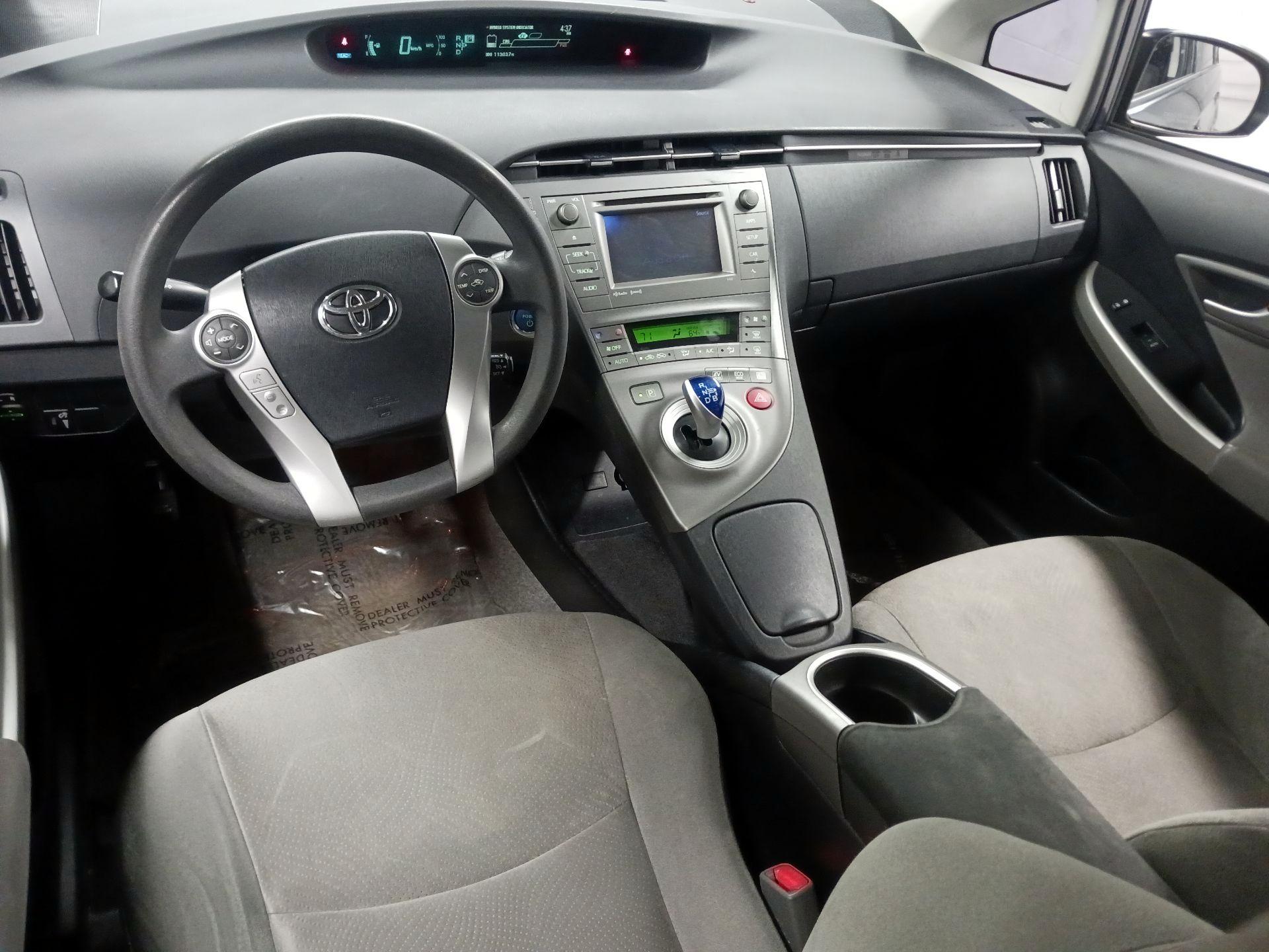Thumbnail: 2015 Toyota Prius - 8