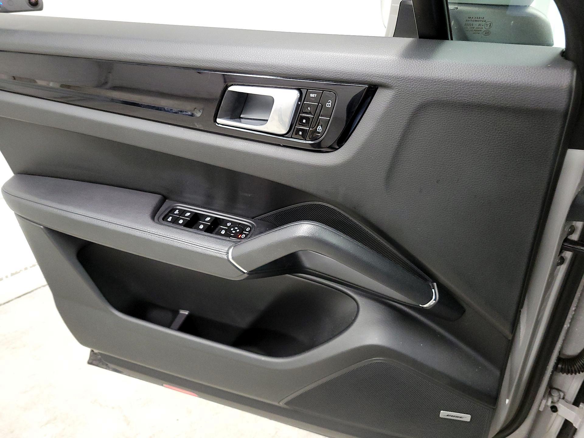 Thumbnail: 2021 Porsche Cayenne - 12