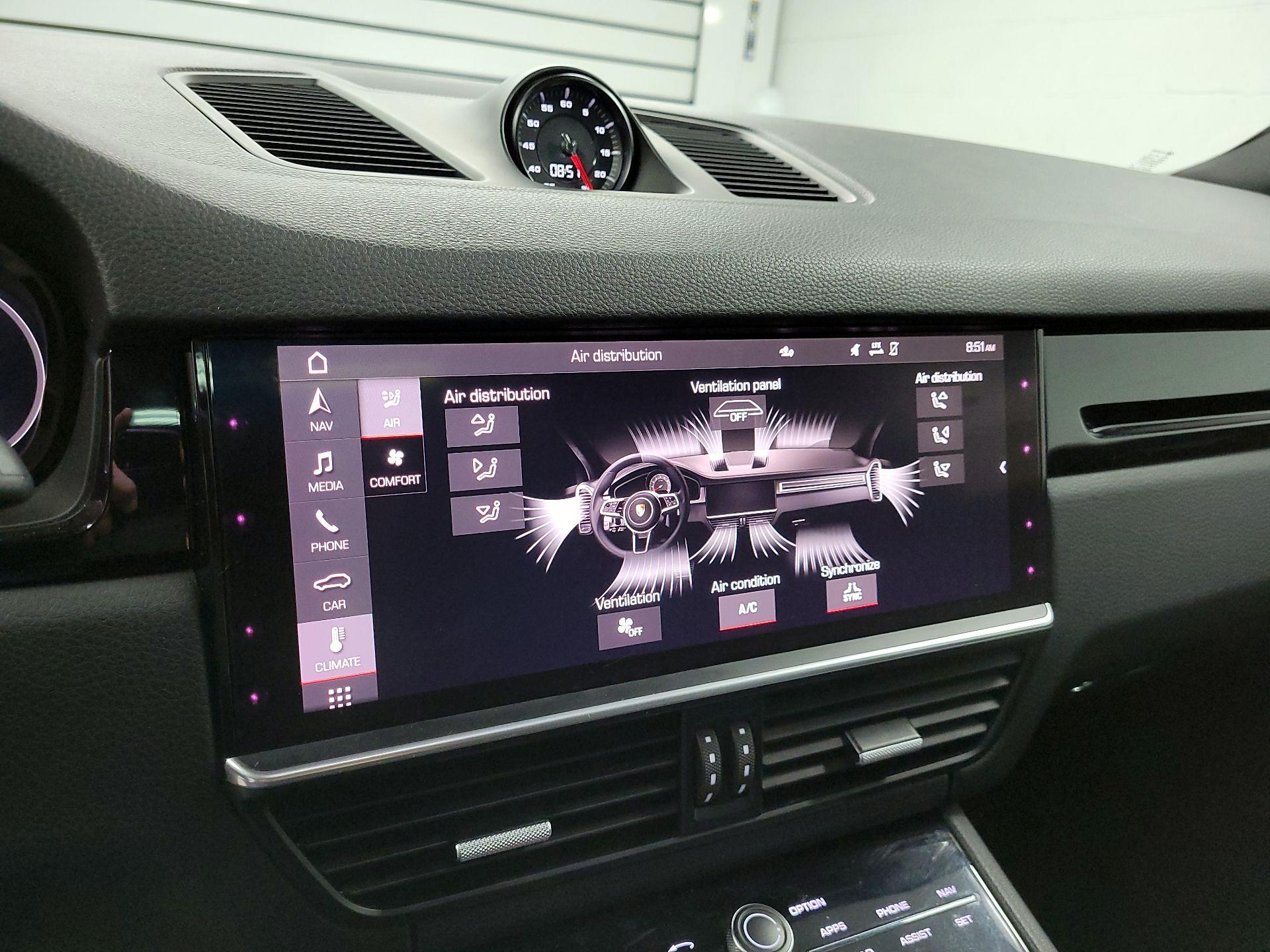 Thumbnail: 2021 Porsche Cayenne - 17