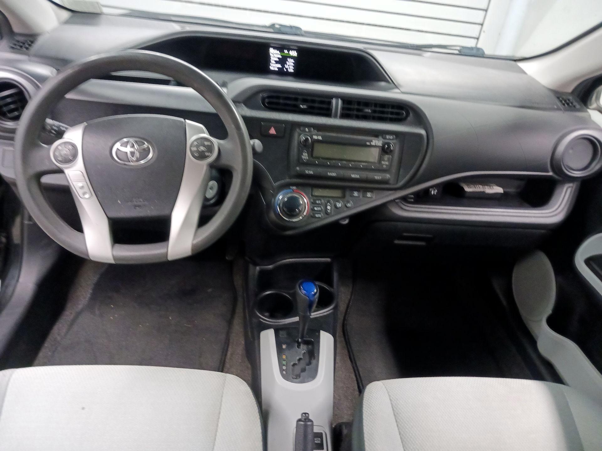 Thumbnail: 2014 Toyota Prius c - 9