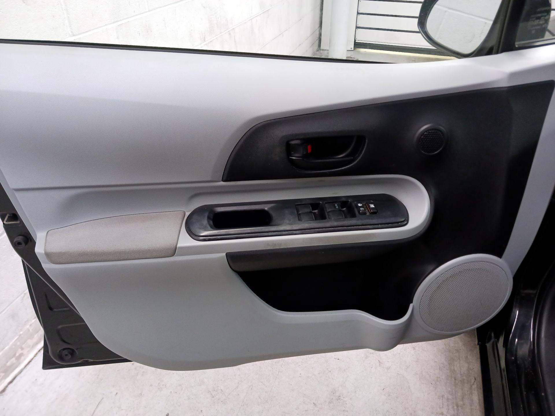 Thumbnail: 2014 Toyota Prius c - 12