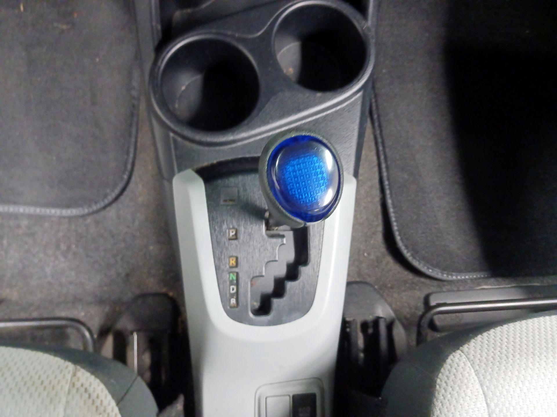 Thumbnail: 2014 Toyota Prius c - 15