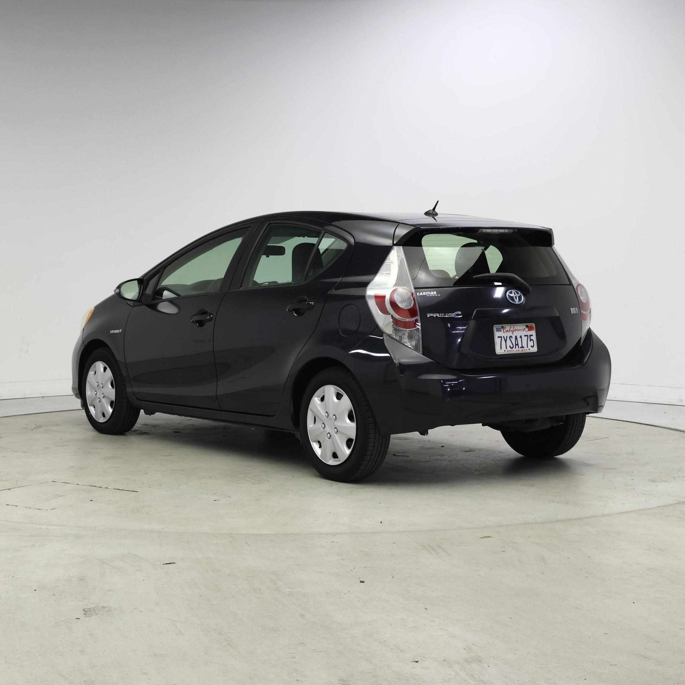 Thumbnail: 2014 Toyota Prius c - 2