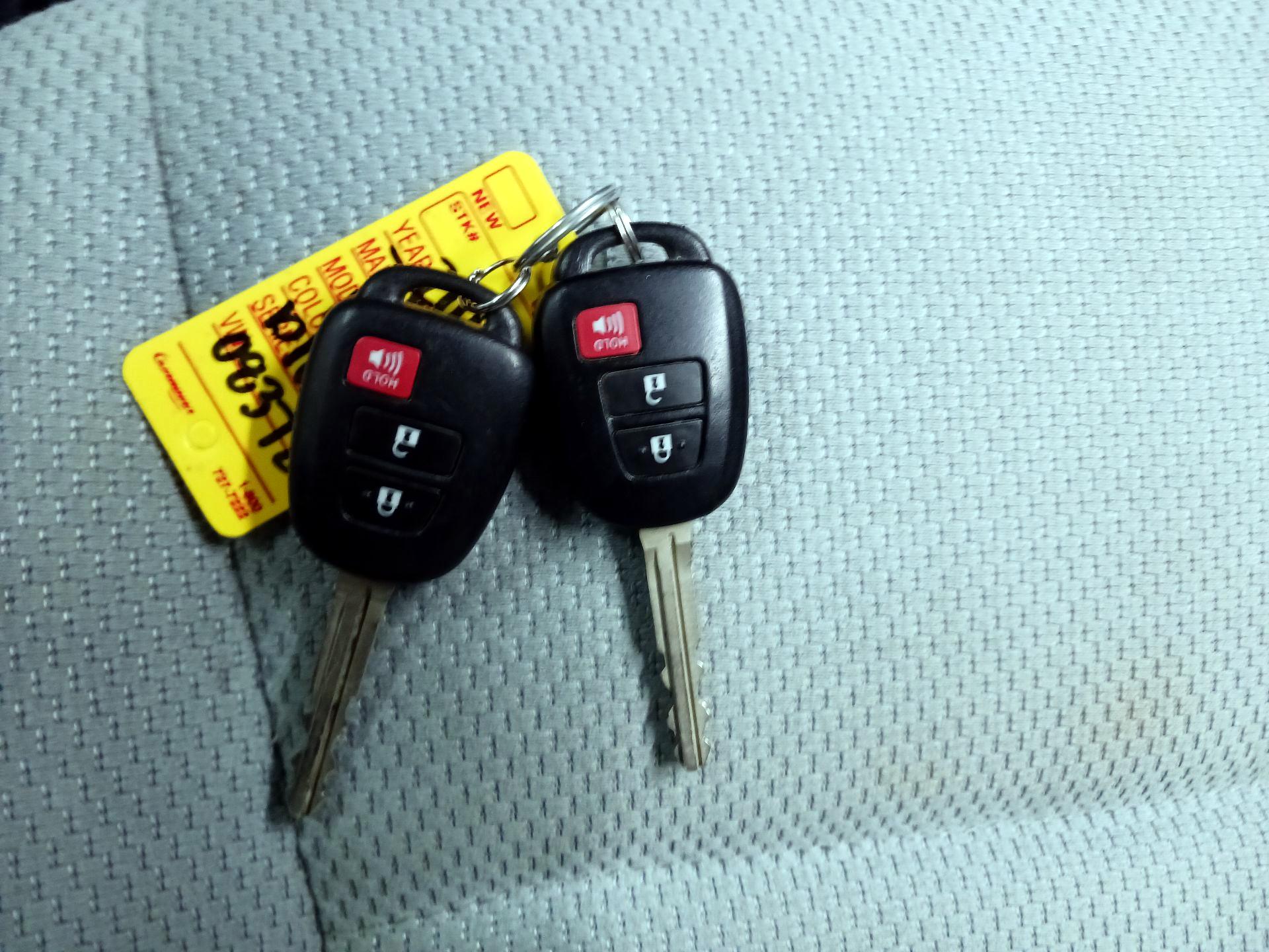 Thumbnail: 2014 Toyota Prius c - 19