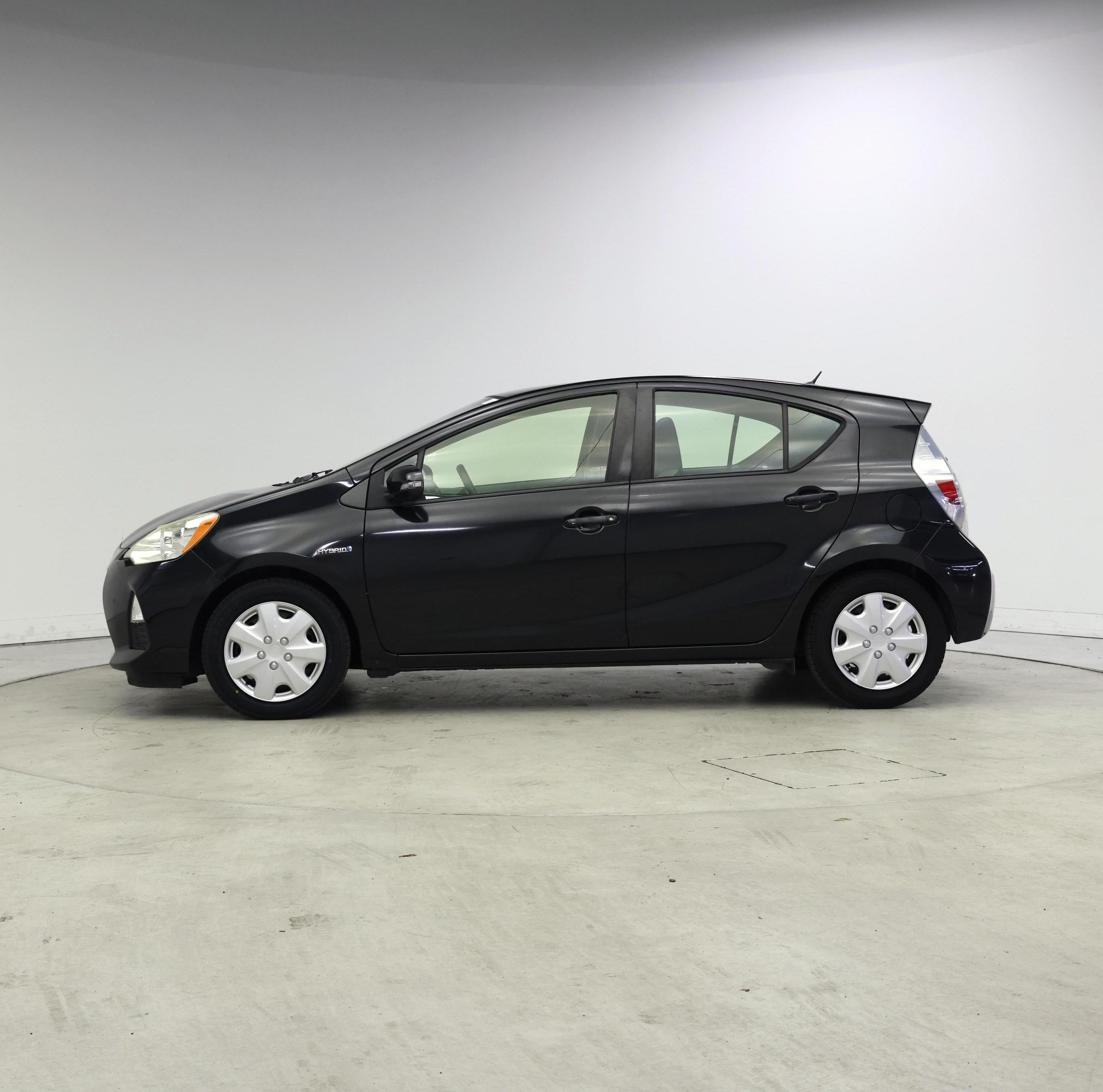 Thumbnail: 2014 Toyota Prius c - 3