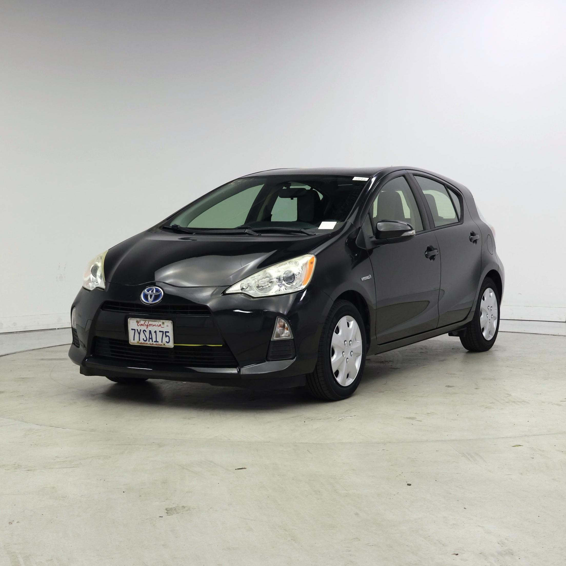 Thumbnail: 2014 Toyota Prius c - 4