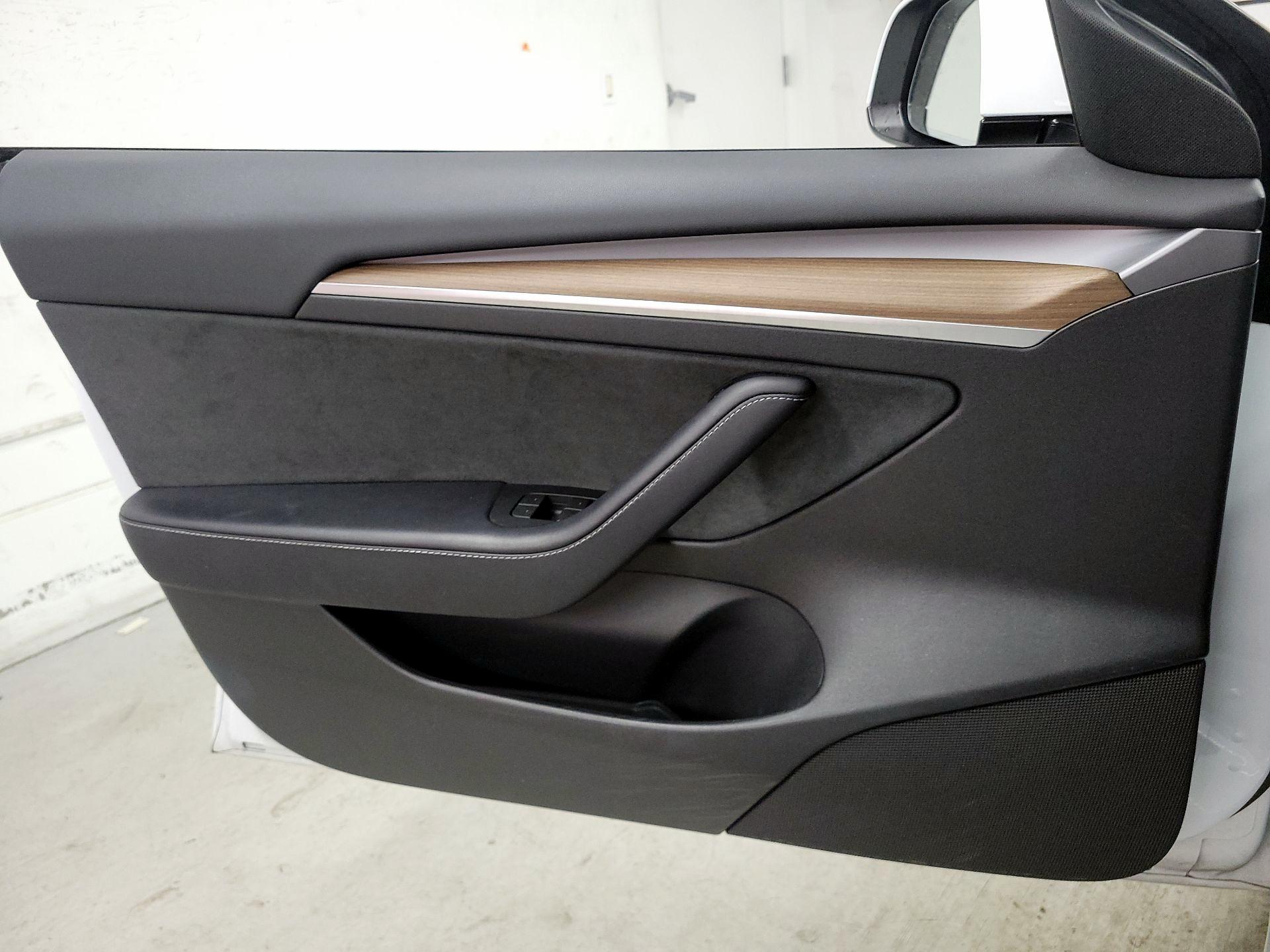 Thumbnail: 2023 Tesla Model 3 - 10