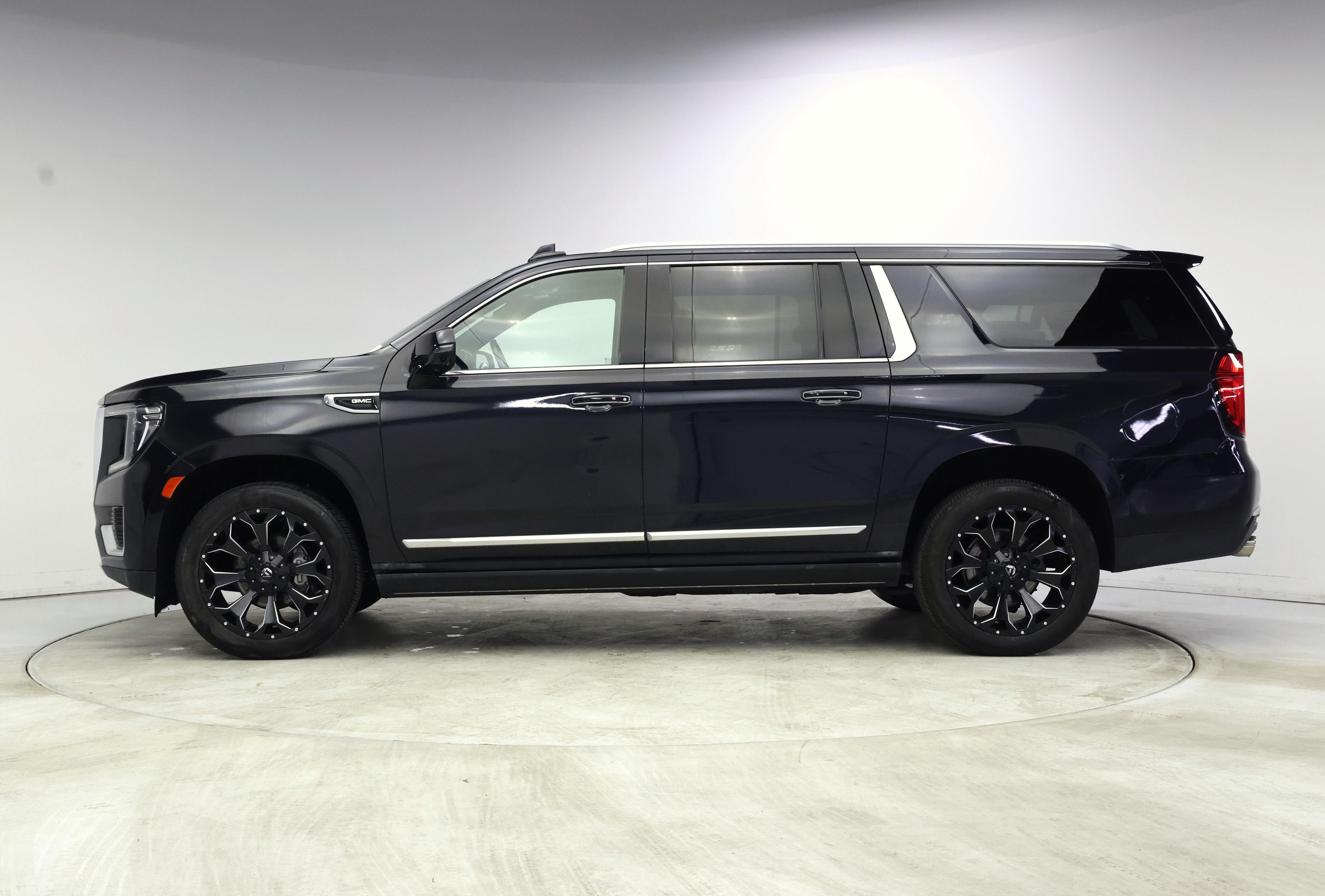 Thumbnail: 2021 GMC Yukon XL - 3