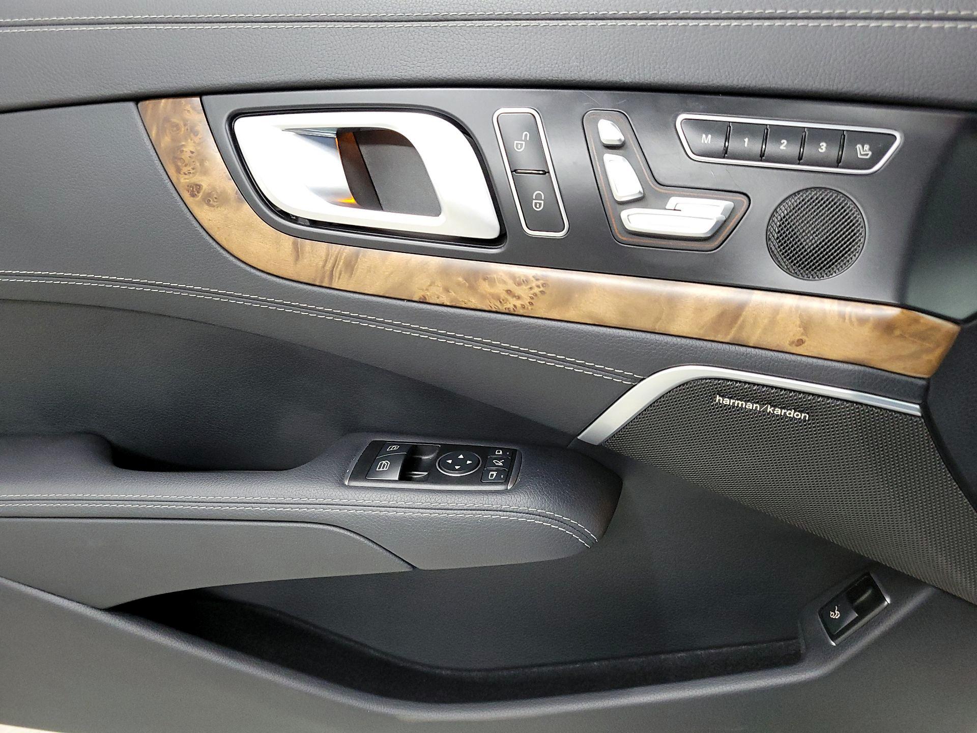 Thumbnail: 2016 Mercedes-Benz SL-Class - 12