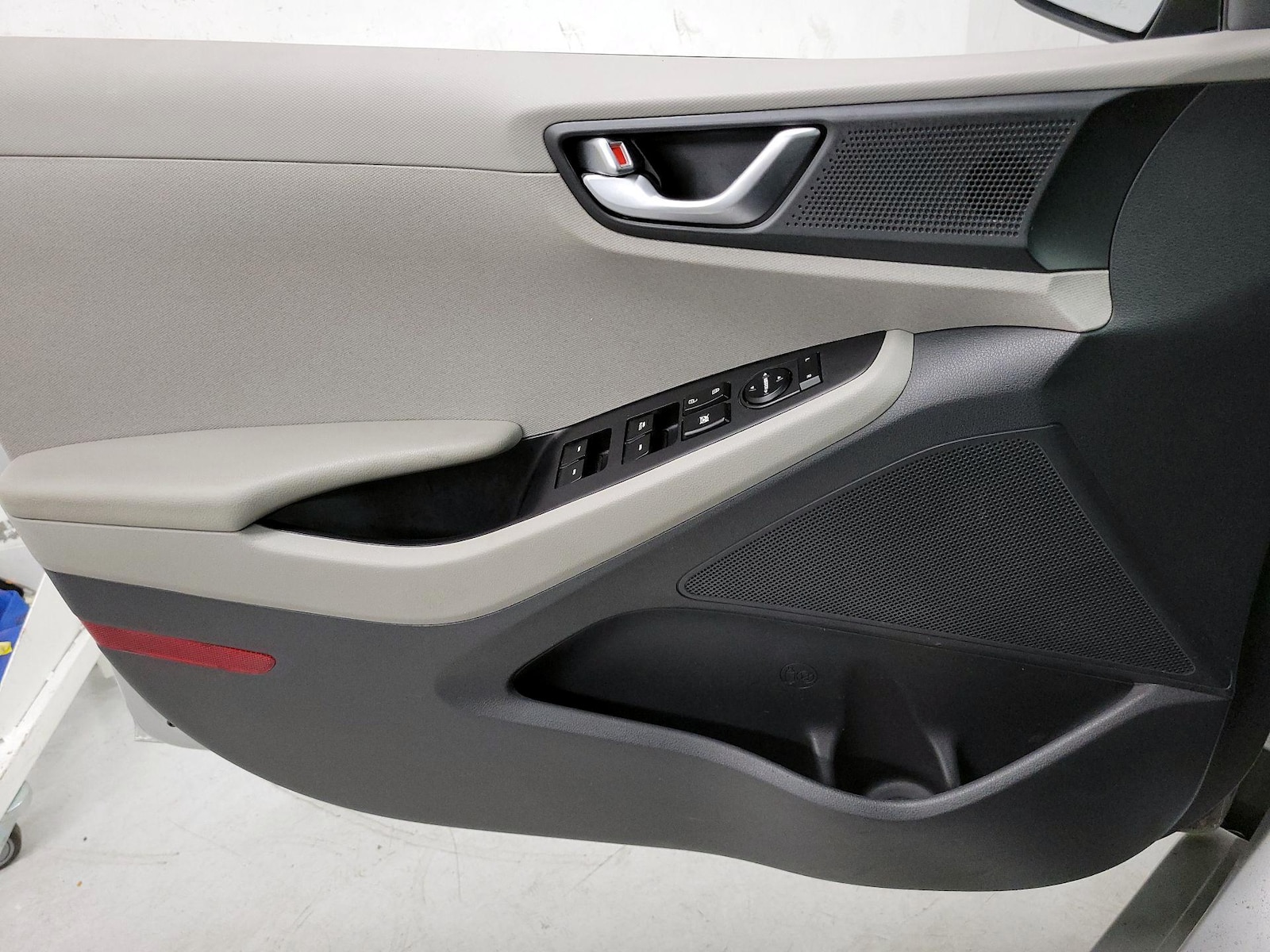 2018 Hyundai IONIQ SEL - Photo 13
