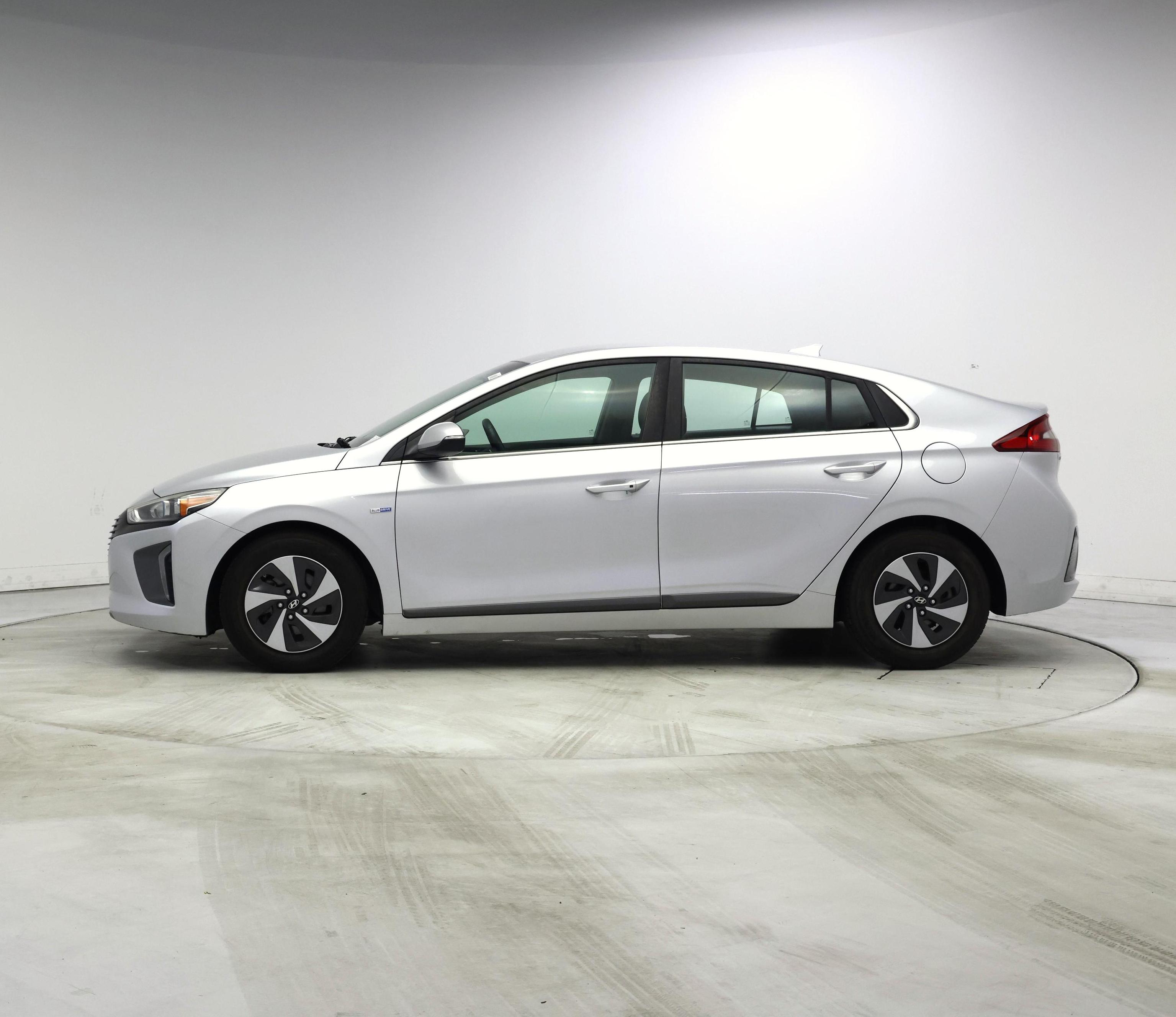 Thumbnail: 2018 Hyundai Ioniq - 3