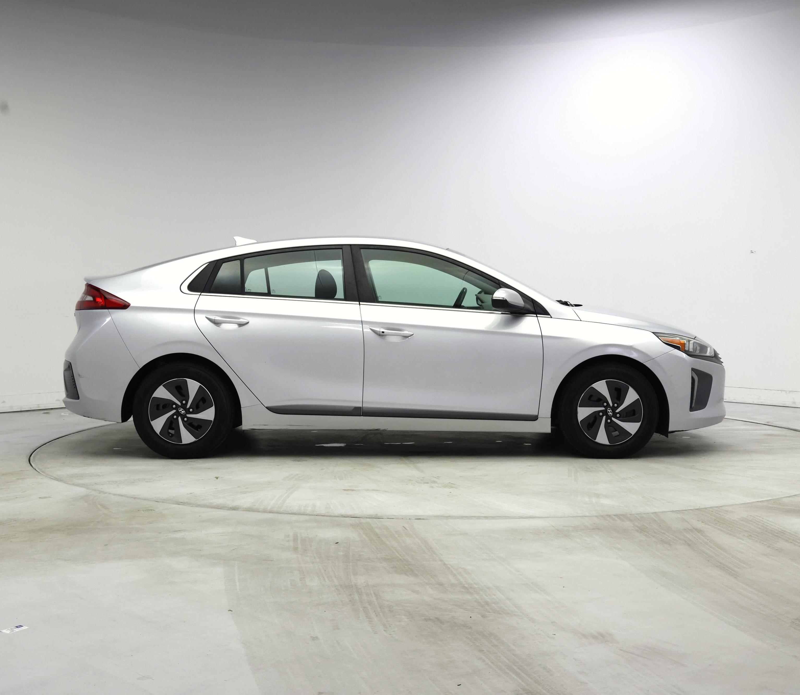 Thumbnail: 2018 Hyundai Ioniq - 7