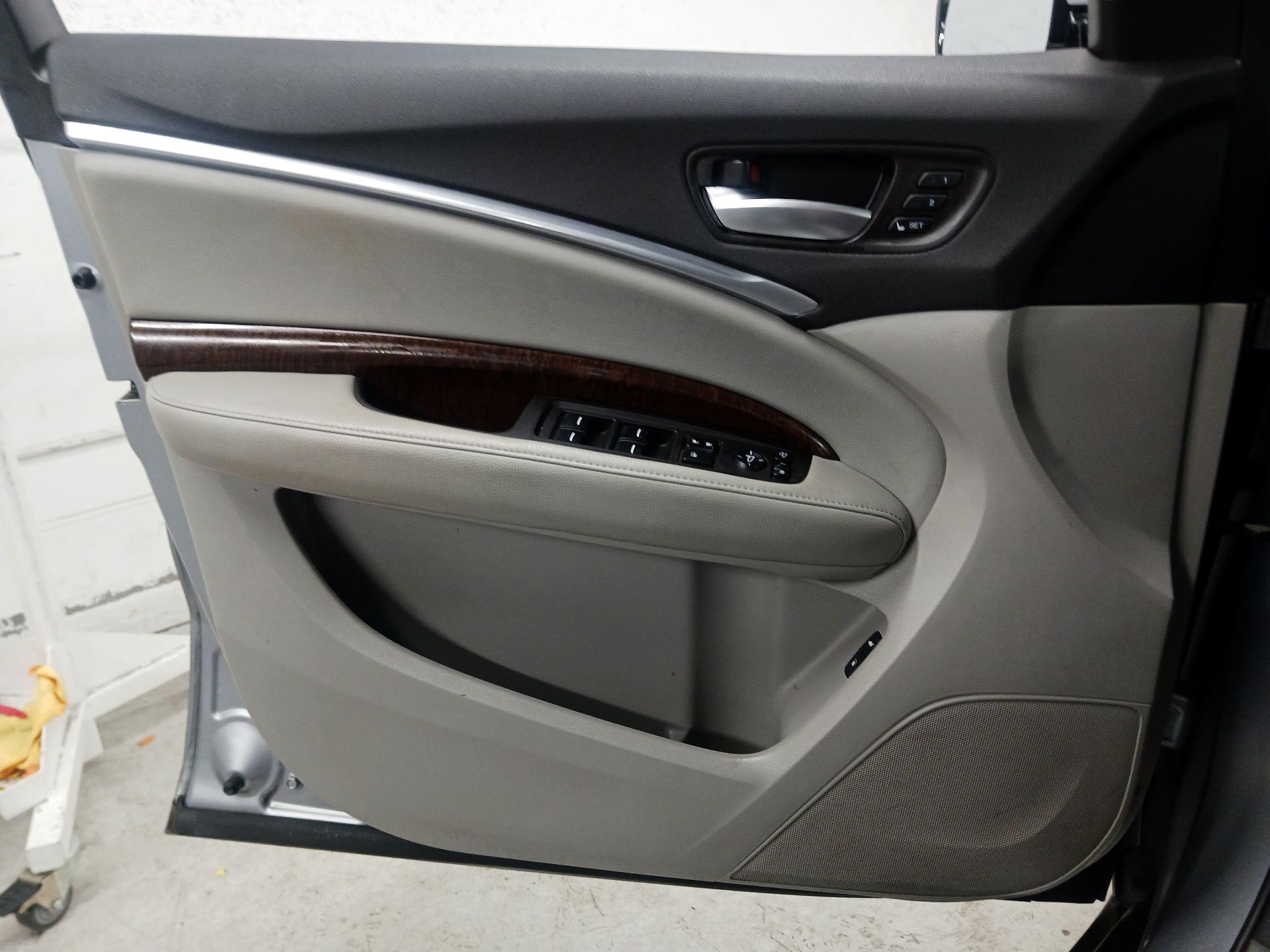 Thumbnail: 2017 Acura MDX - 12