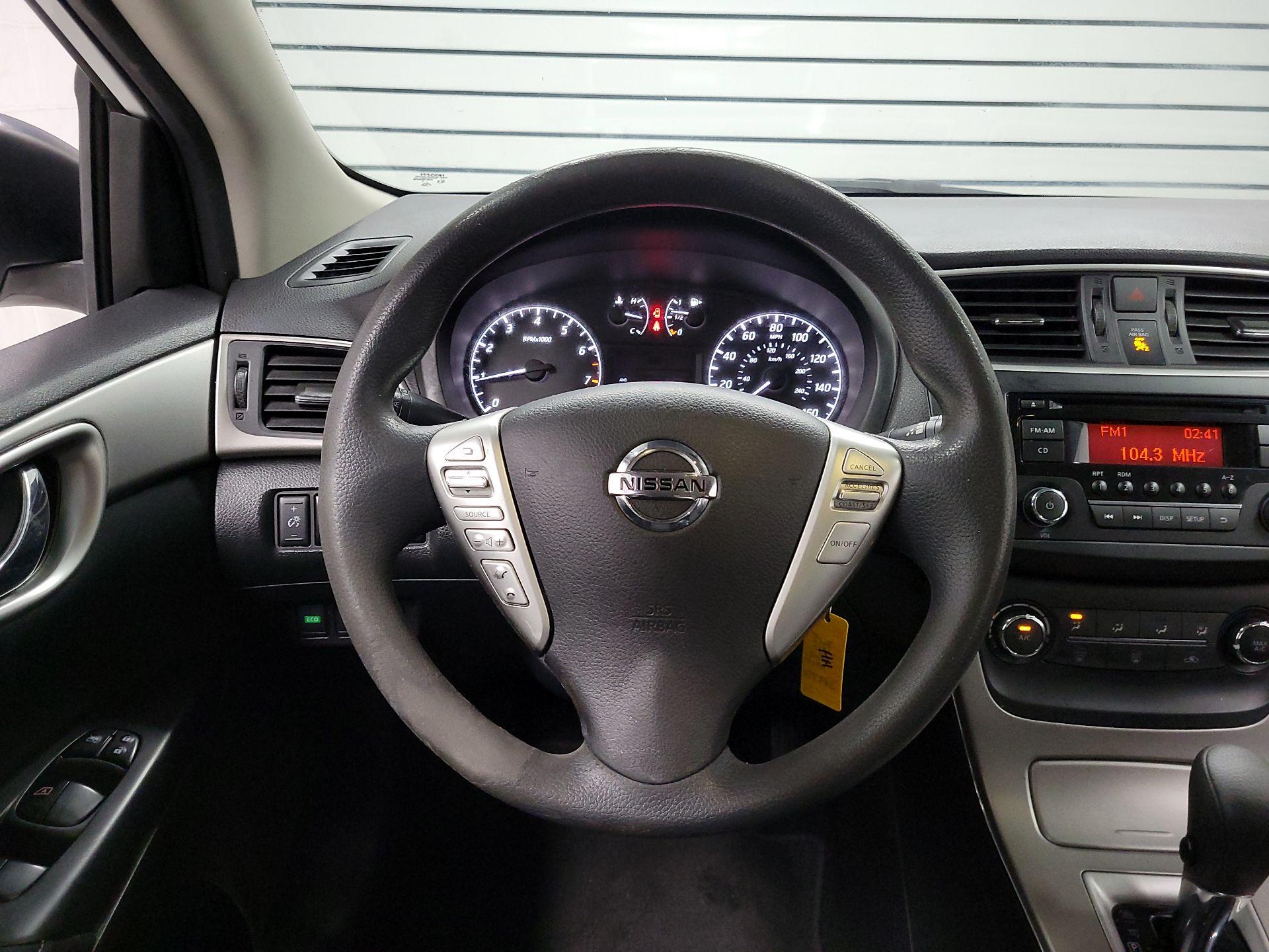 Thumbnail: 2015 Nissan Sentra - 10