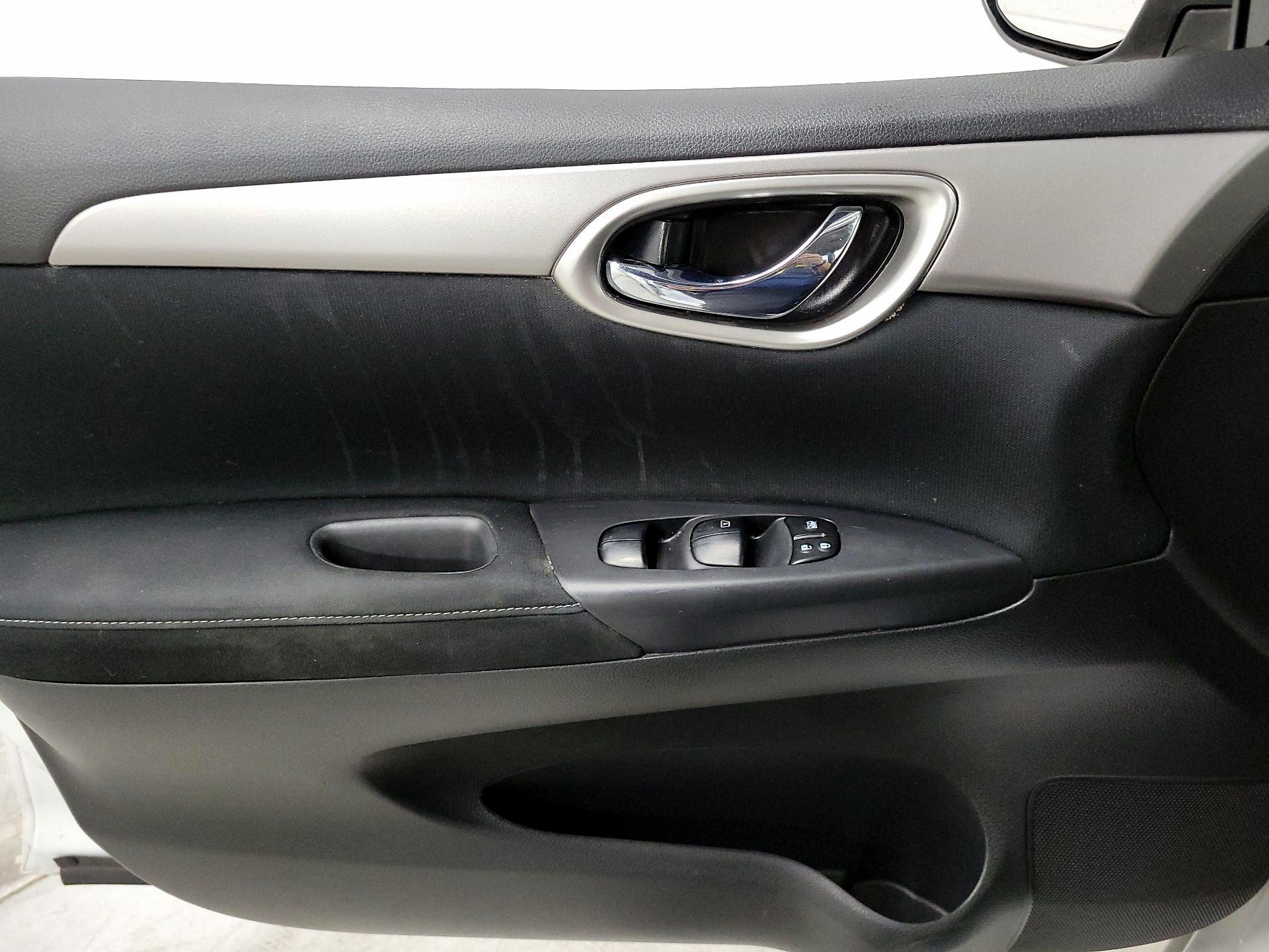 Thumbnail: 2015 Nissan Sentra - 12