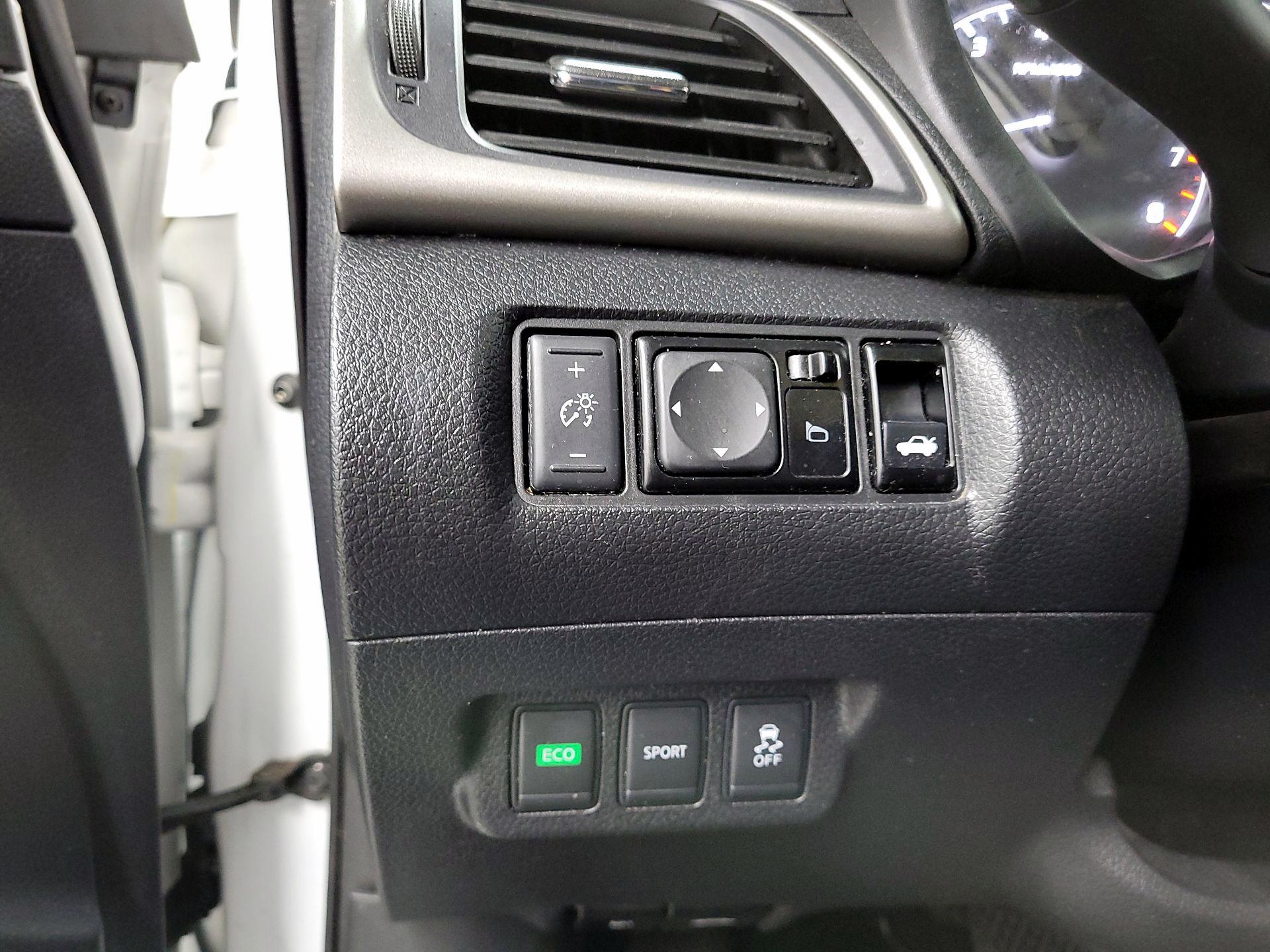 Thumbnail: 2015 Nissan Sentra - 13