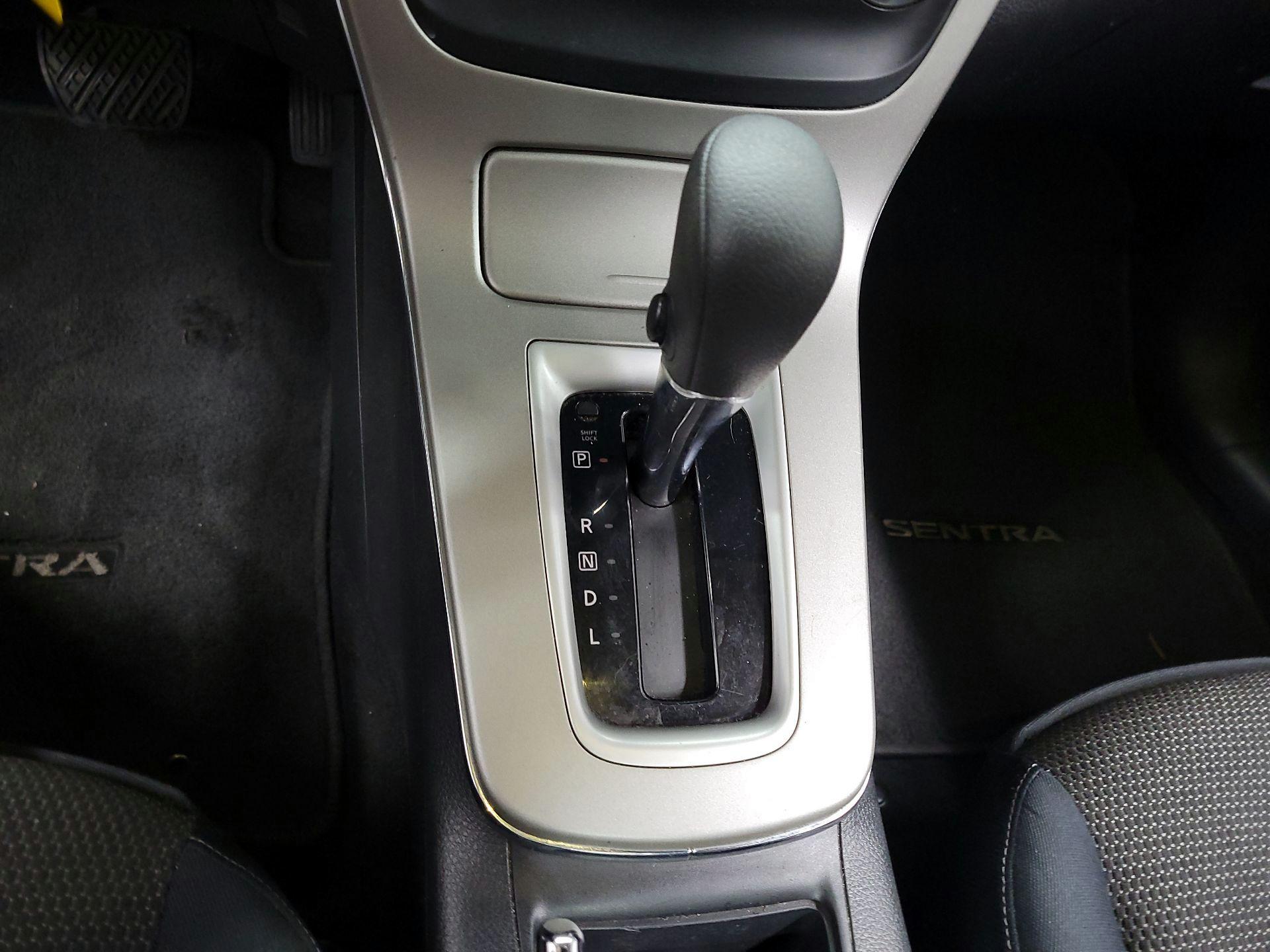 Thumbnail: 2015 Nissan Sentra - 16